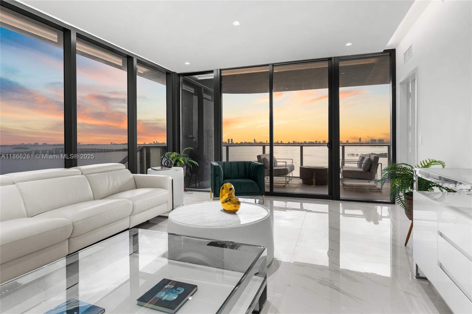 Miami  - Apartment 4 Bedrooms - picture 8