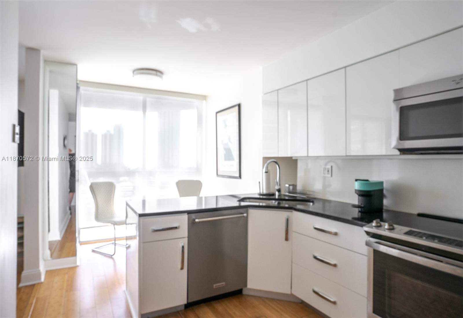 Miami  - Apartment 2 Bedrooms - picture 7