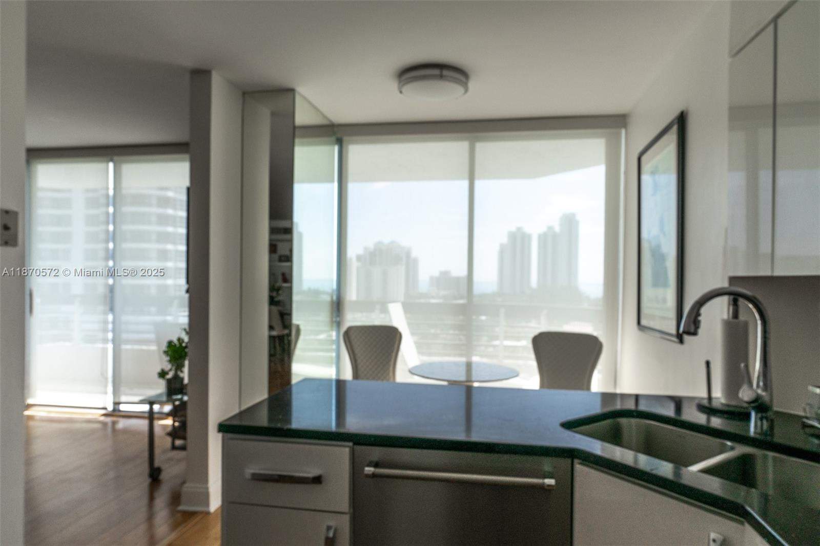 Miami  - Apartment 2 Bedrooms - picture 8