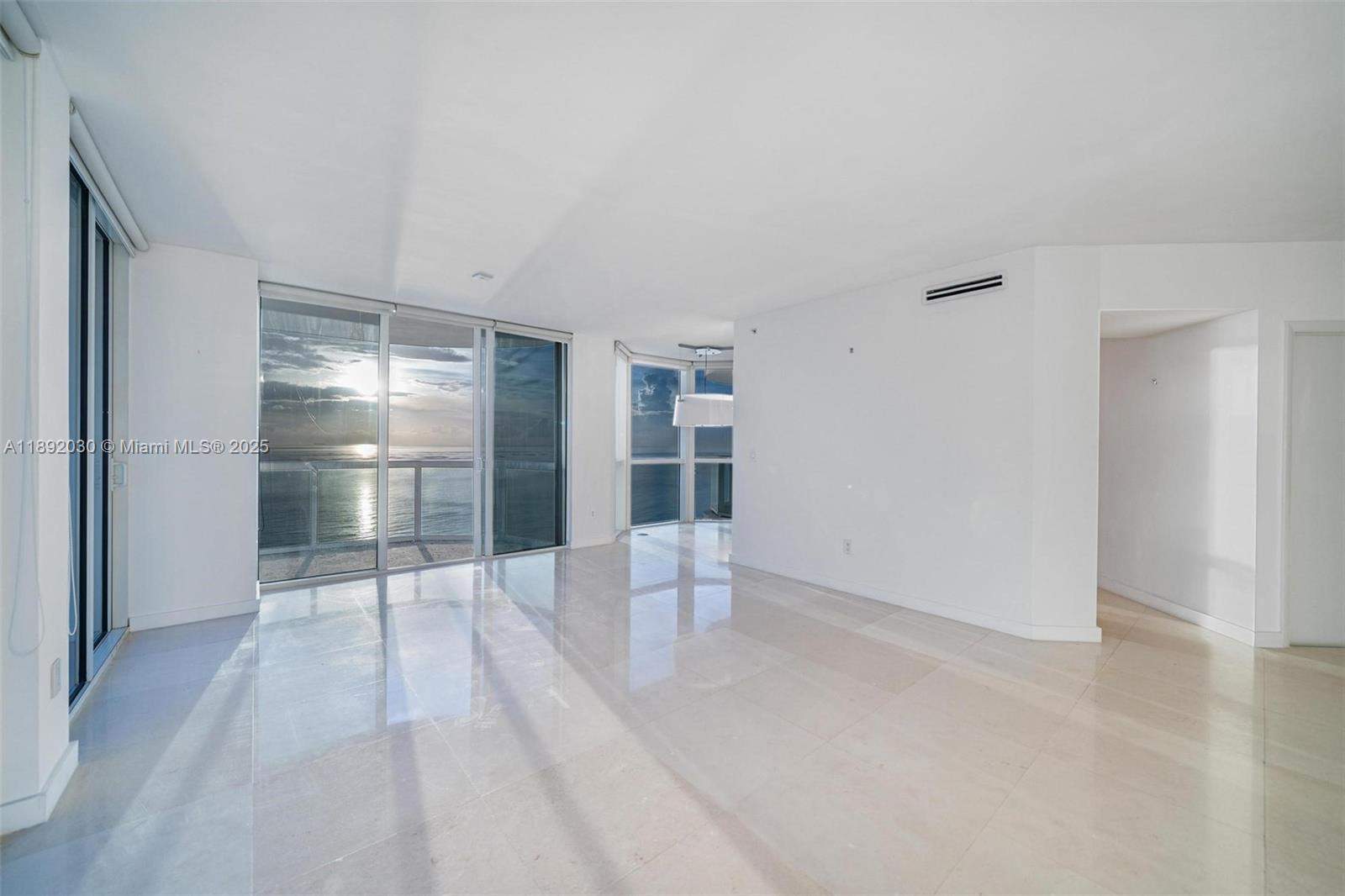 Miami  - Apartment 3 Bedrooms - picture 13