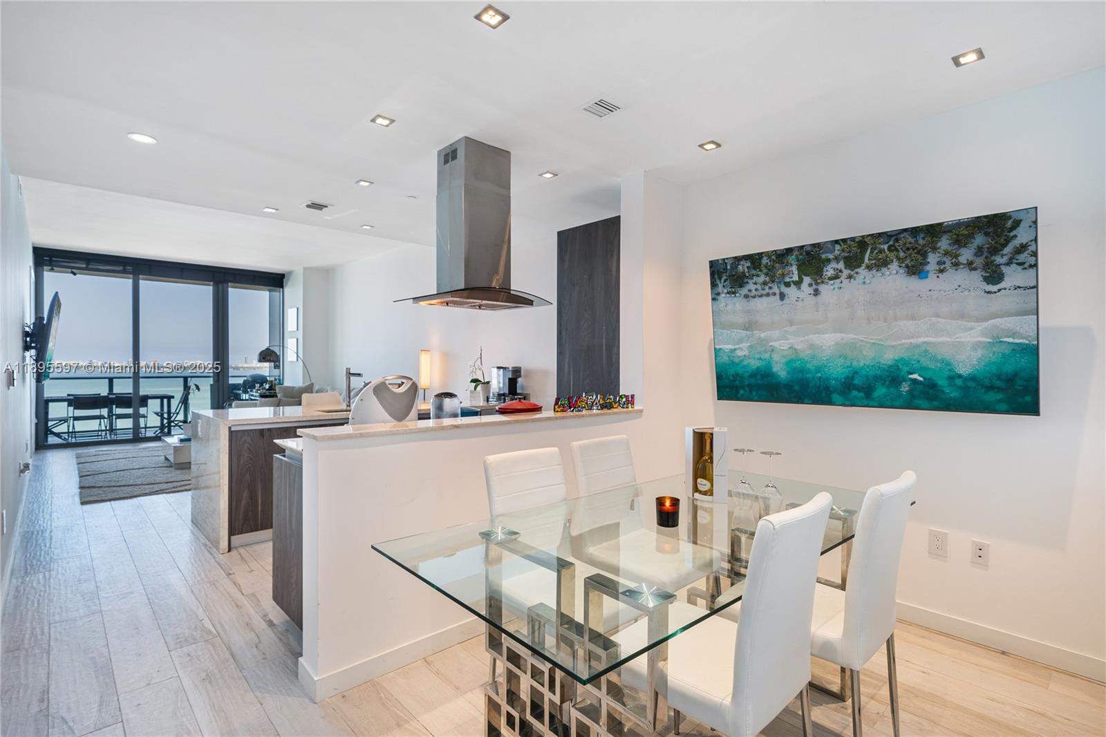 Miami  - Apartment 2 Bedrooms - picture 1