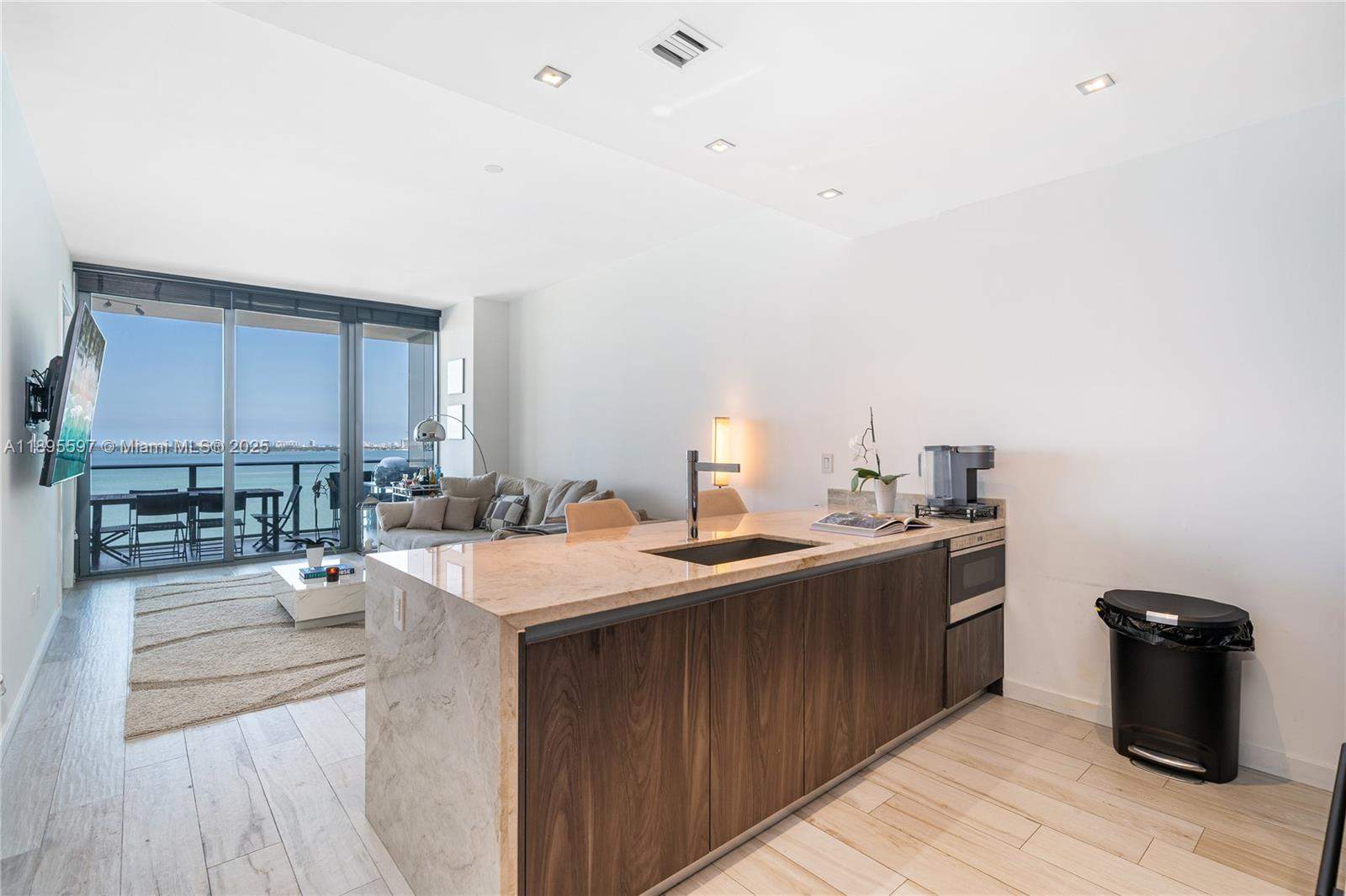 Miami  - Apartment 2 Bedrooms - picture 7