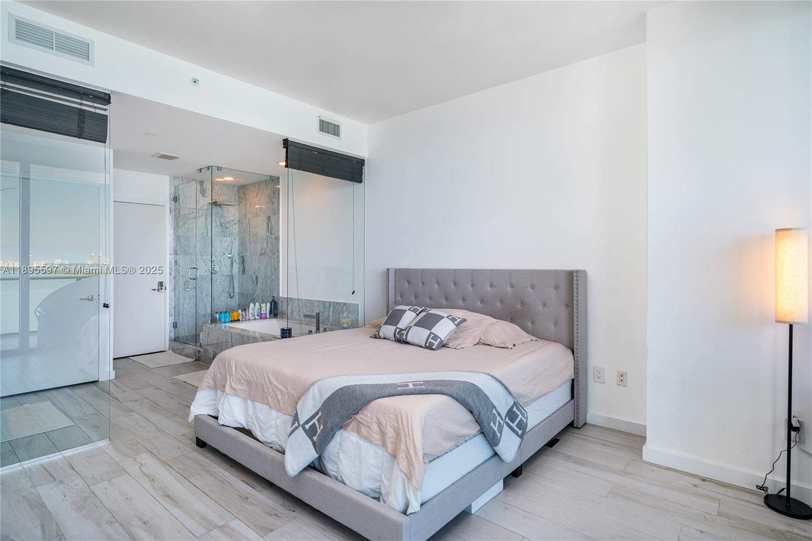 Miami  - Apartment 2 Bedrooms - picture 9