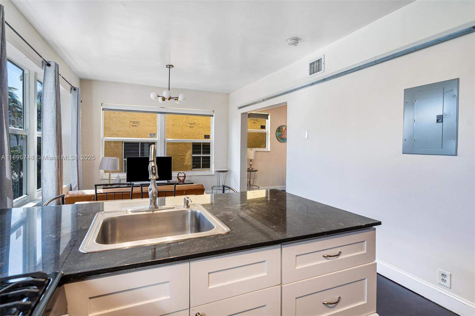 Miami  - Apartment 2 Bedrooms - picture 5