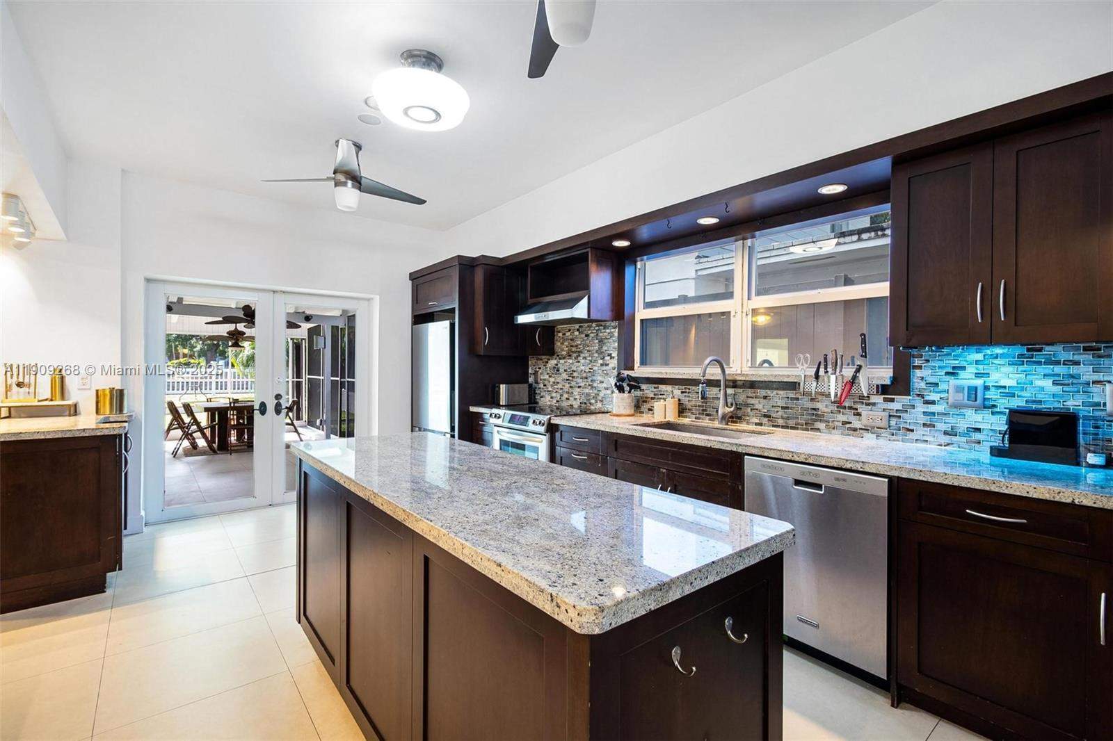 Miami  - House 4 Bedrooms - picture 14