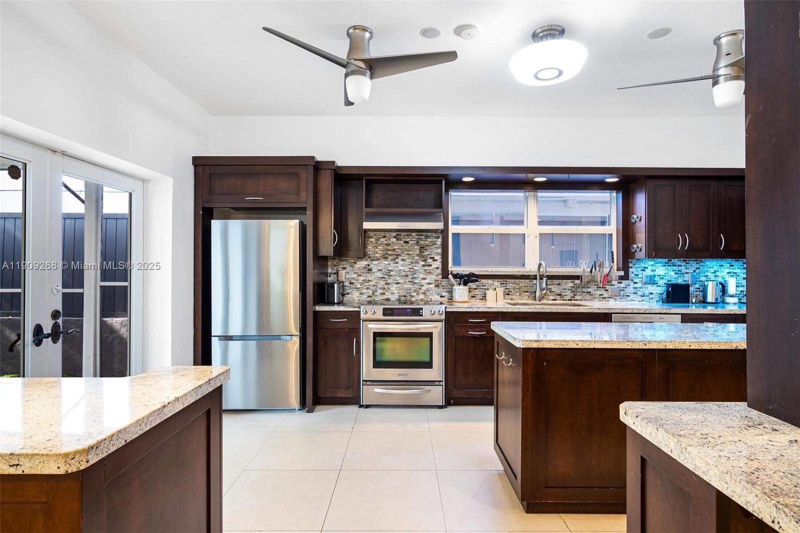 Miami  - House 4 Bedrooms - picture 15