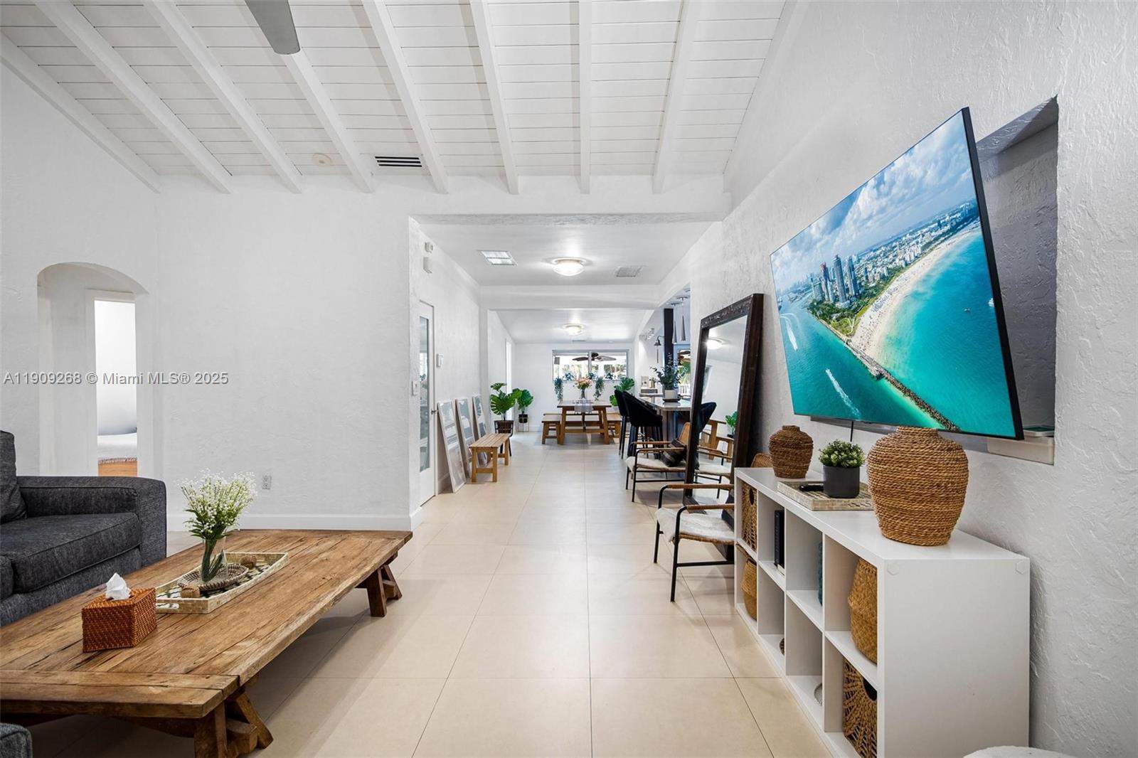 Miami  - House 4 Bedrooms - picture 2