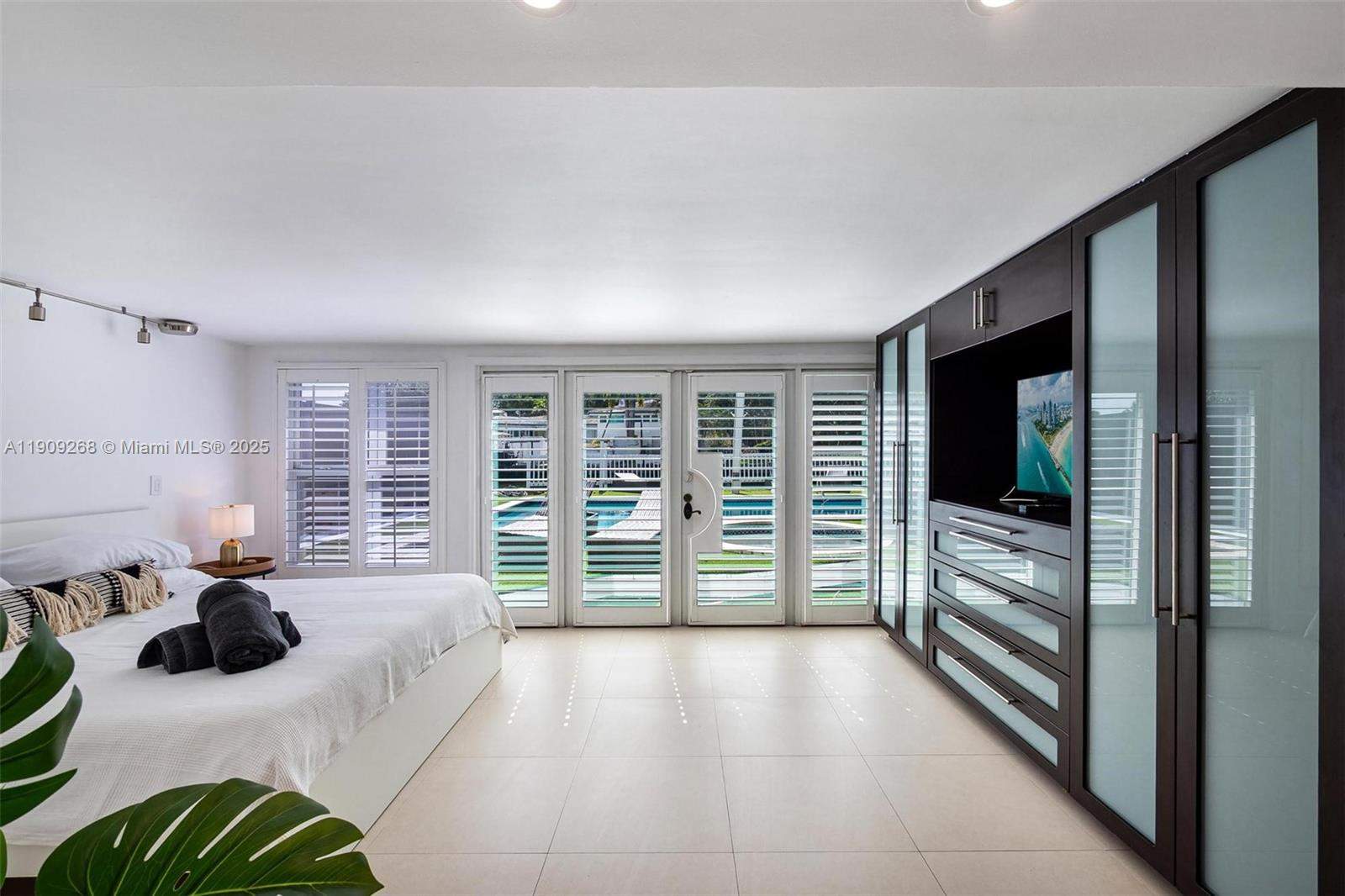 Miami  - House 4 Bedrooms - picture 4