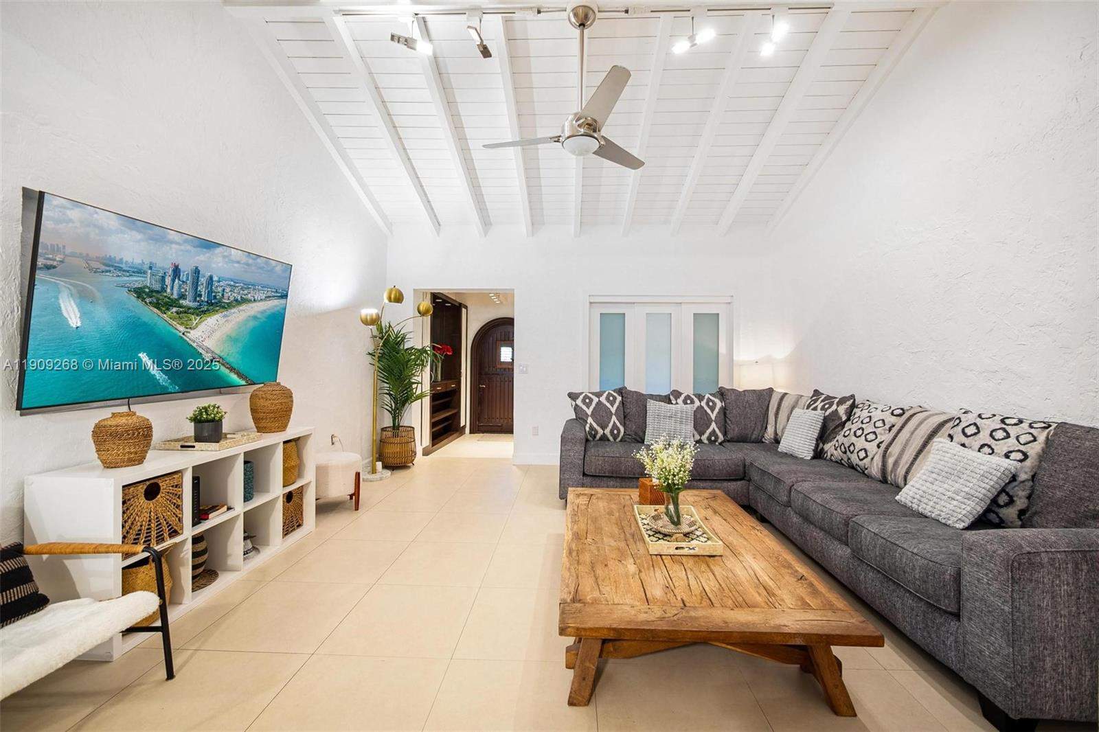 Miami  - House 4 Bedrooms - picture 9