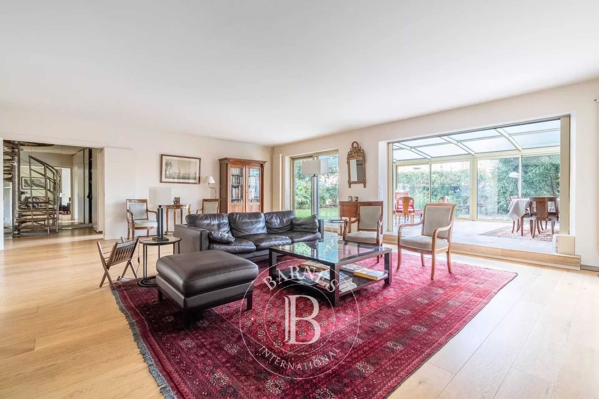 Neuilly-sur-Seine  - Apartment 6 Bedrooms