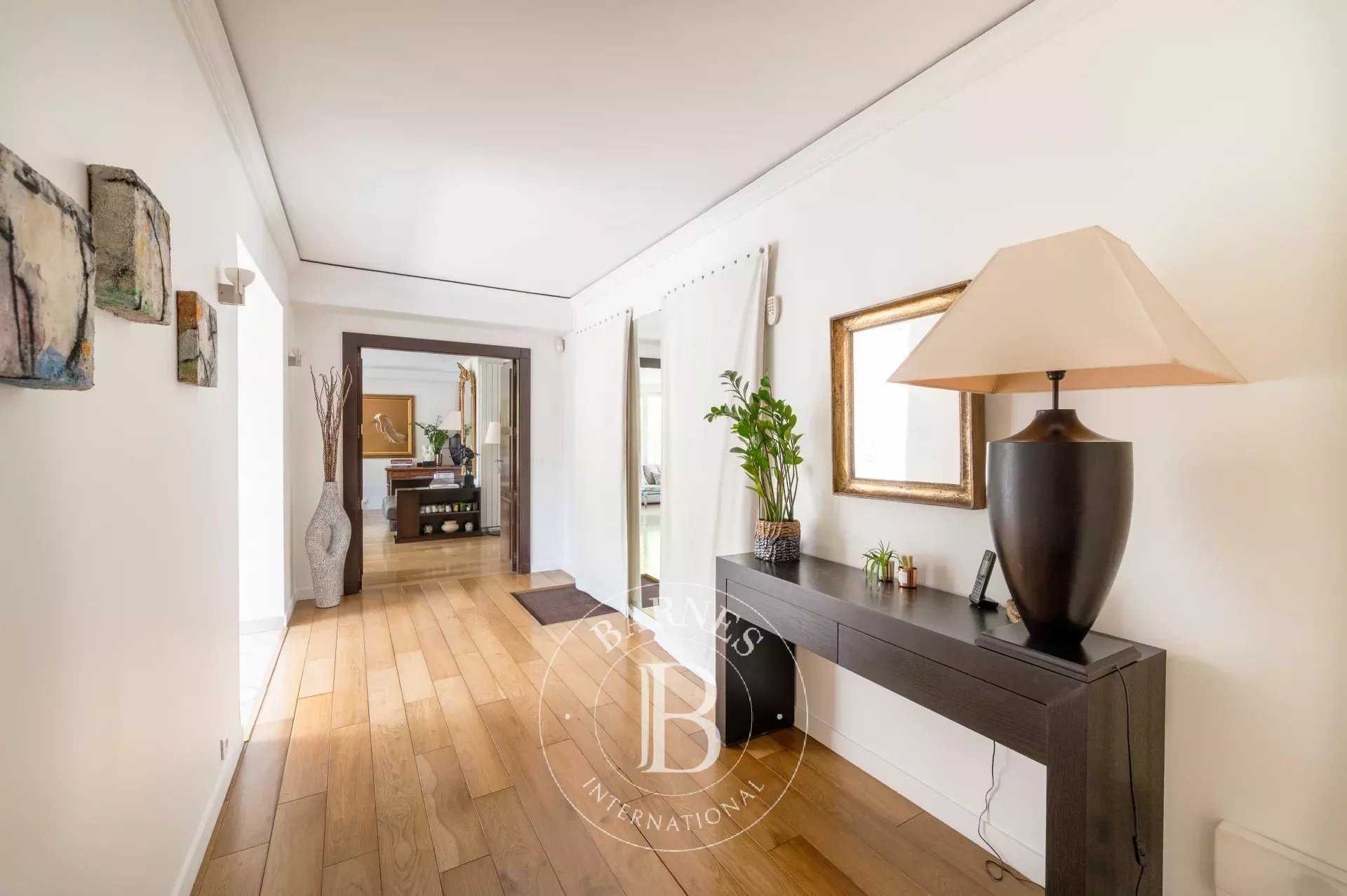 Neuilly-sur-Seine  - Appartement 6 Pièces 4 Chambres