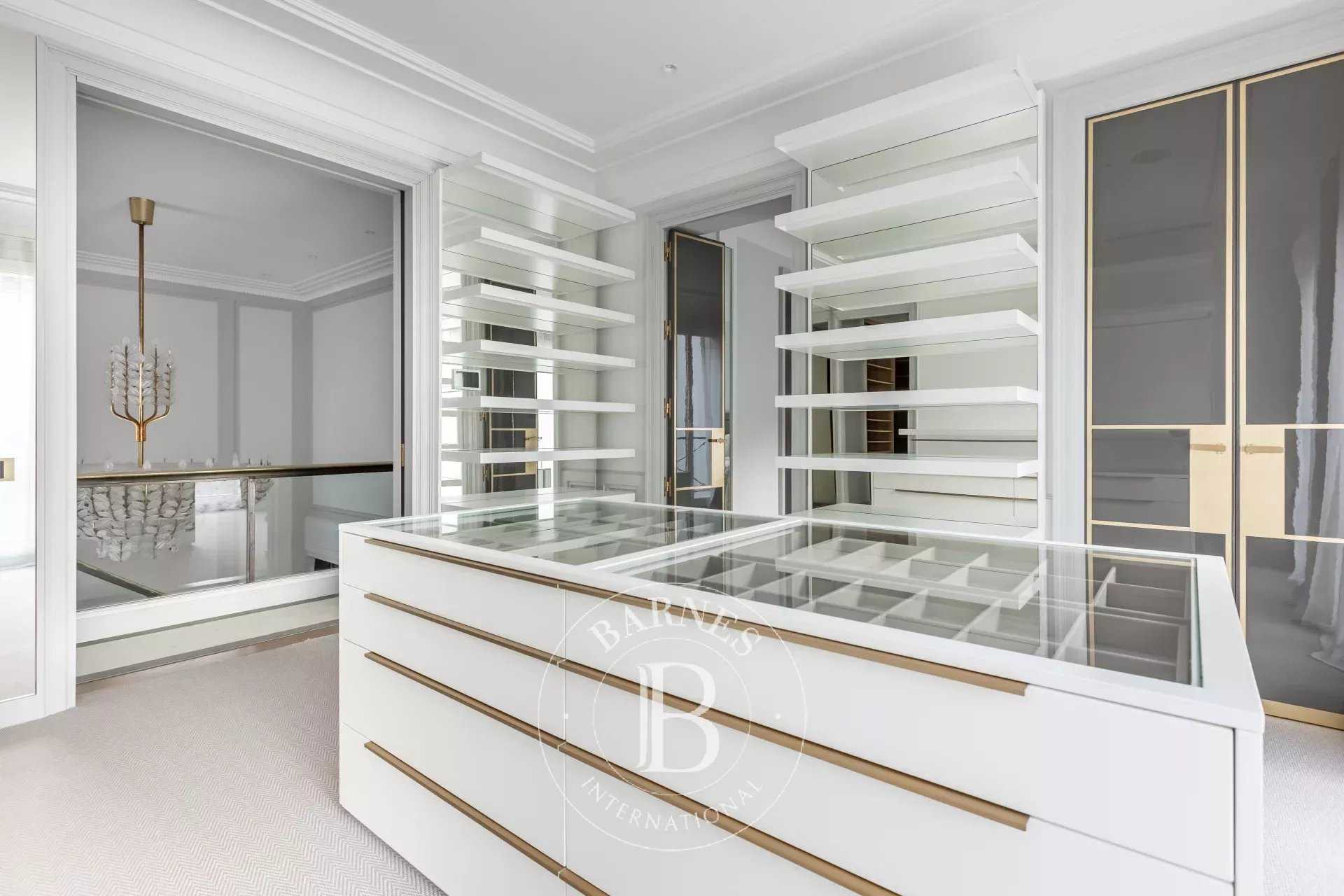 Neuilly-sur-Seine  - Hôtel particulier 9 Pi&egrave;ces 5 Chambres