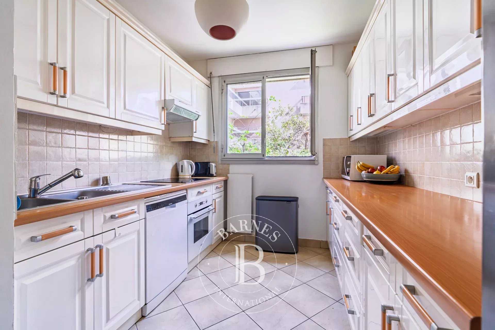 Neuilly-sur-Seine  - Appartement 4 Pi&egrave;ces 3 Chambres