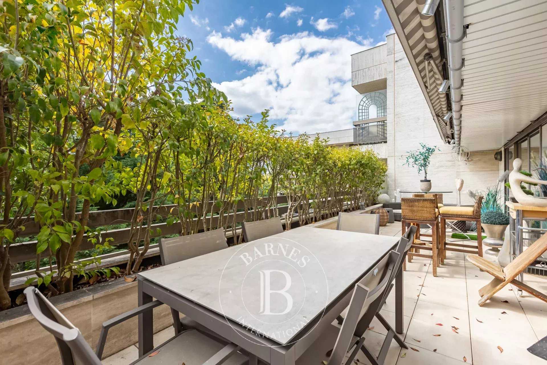 Neuilly-sur-Seine  - Appartement 5 Pi&egrave;ces 2 Chambres
