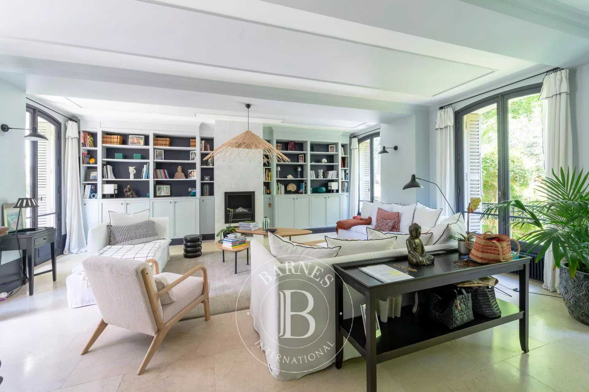 Neuilly-sur-Seine  - Maison 9 Pièces 5 Chambres