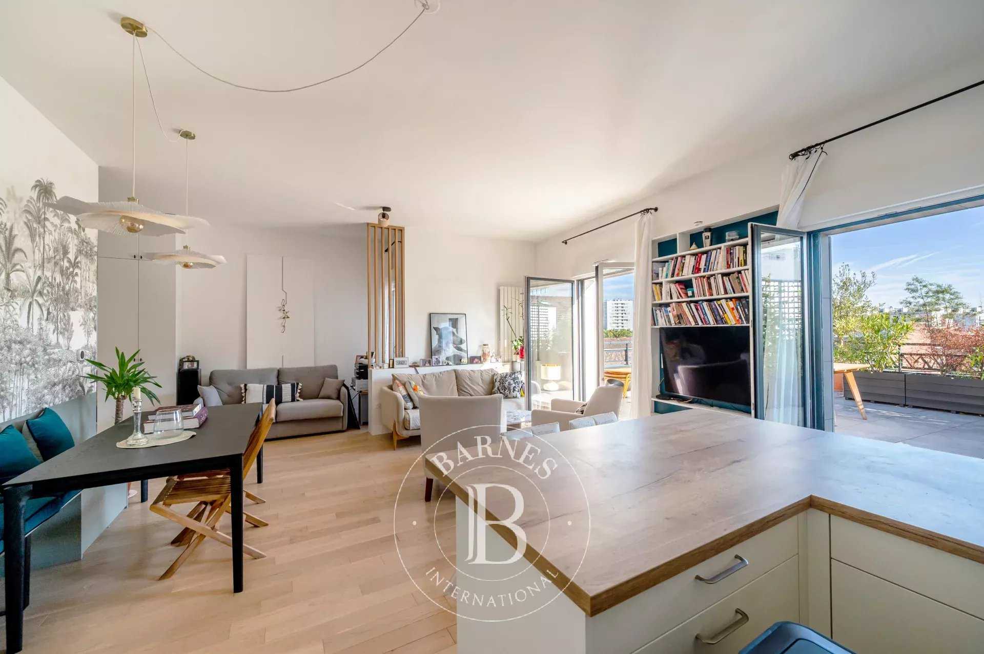 Clichy  - Appartement 5 Pièces 4 Chambres