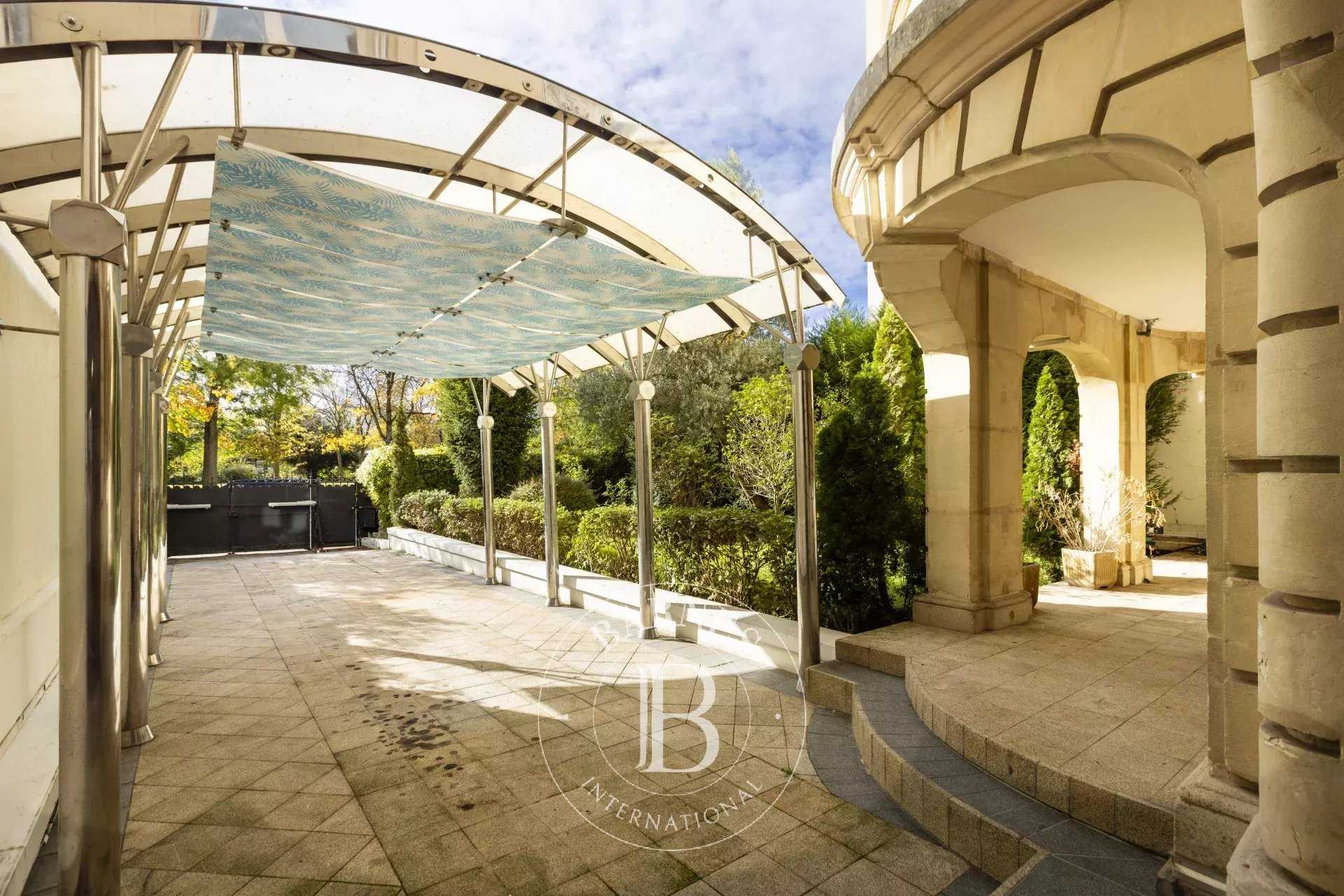 Neuilly-sur-Seine  - Hôtel particulier 