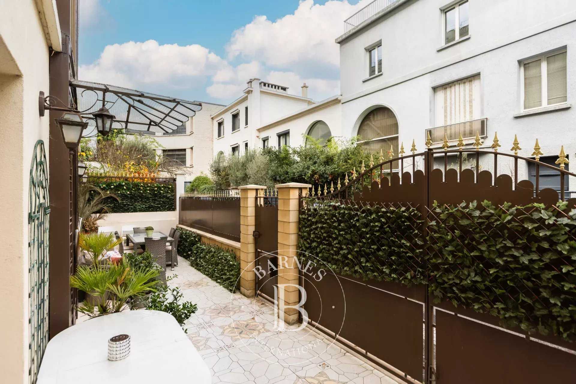 Neuilly-sur-Seine  - House 5 Bedrooms