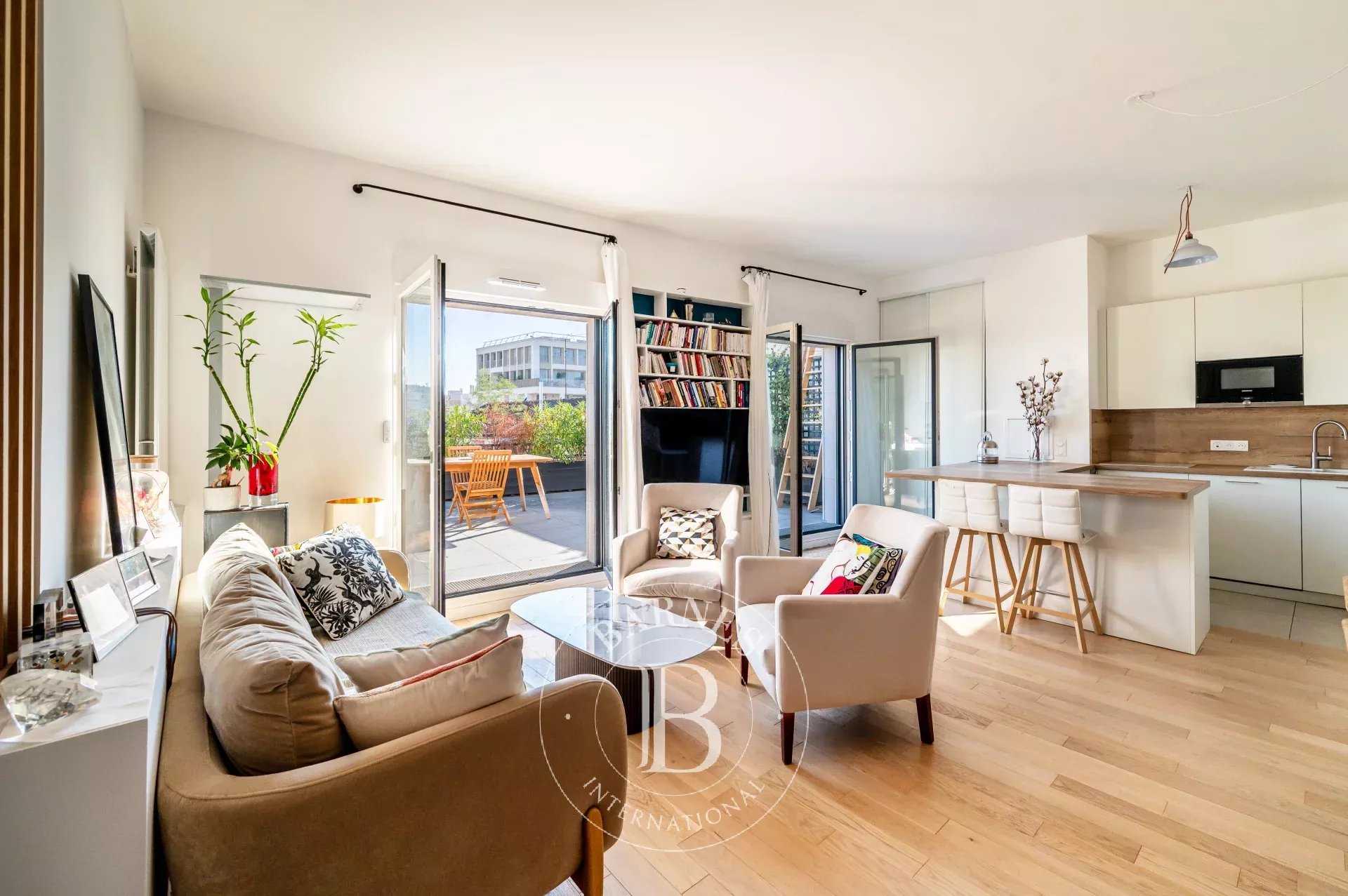 Clichy  - Appartement 5 Pièces 4 Chambres