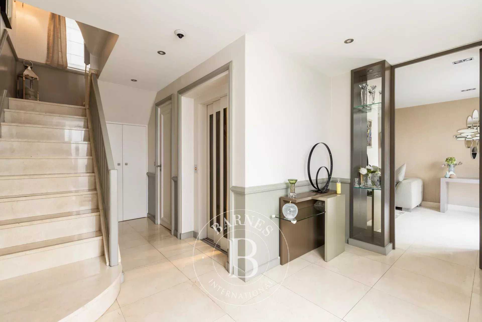 Neuilly-sur-Seine  - House 5 Bedrooms