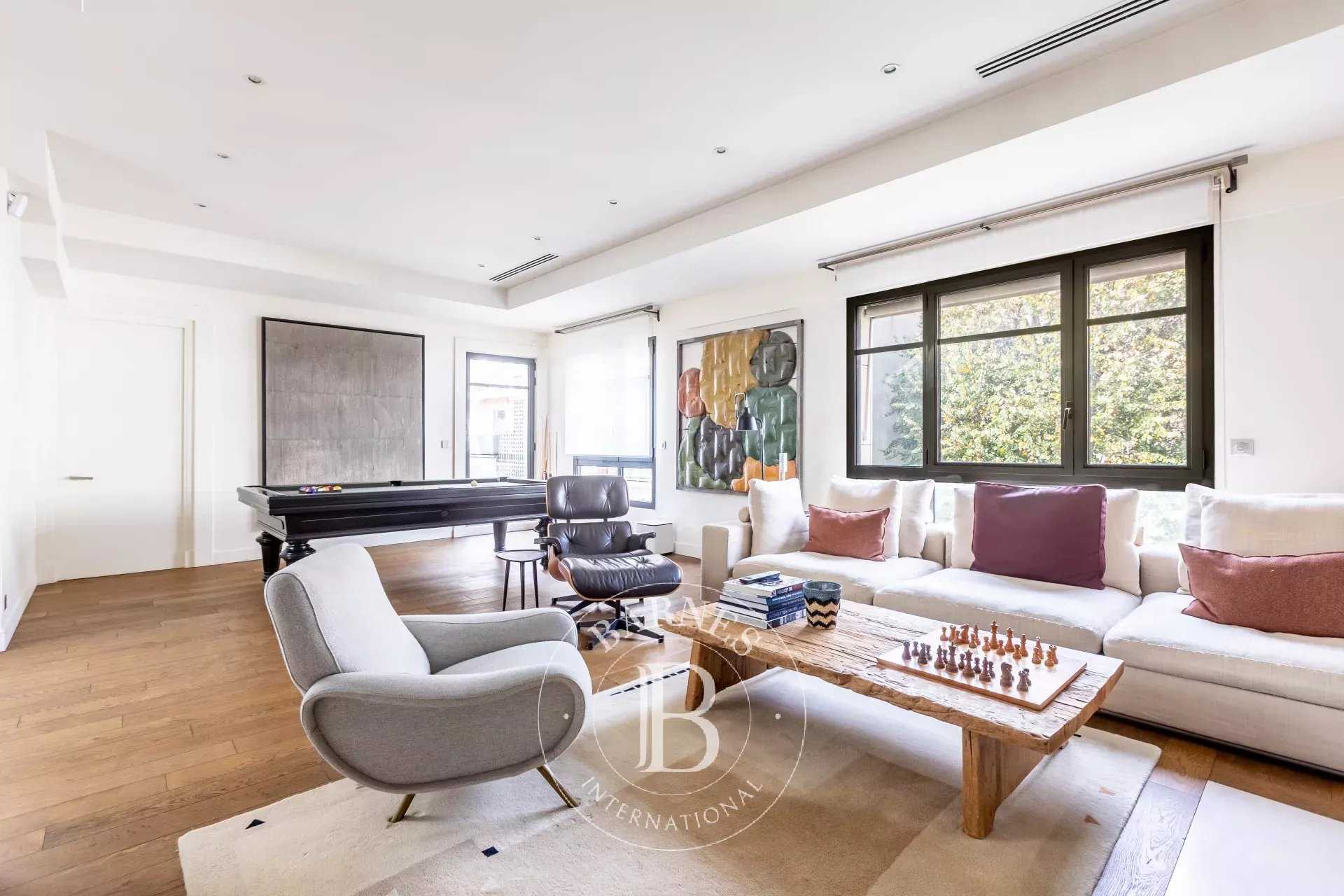 Neuilly-sur-Seine  - Apartment 5 Bedrooms