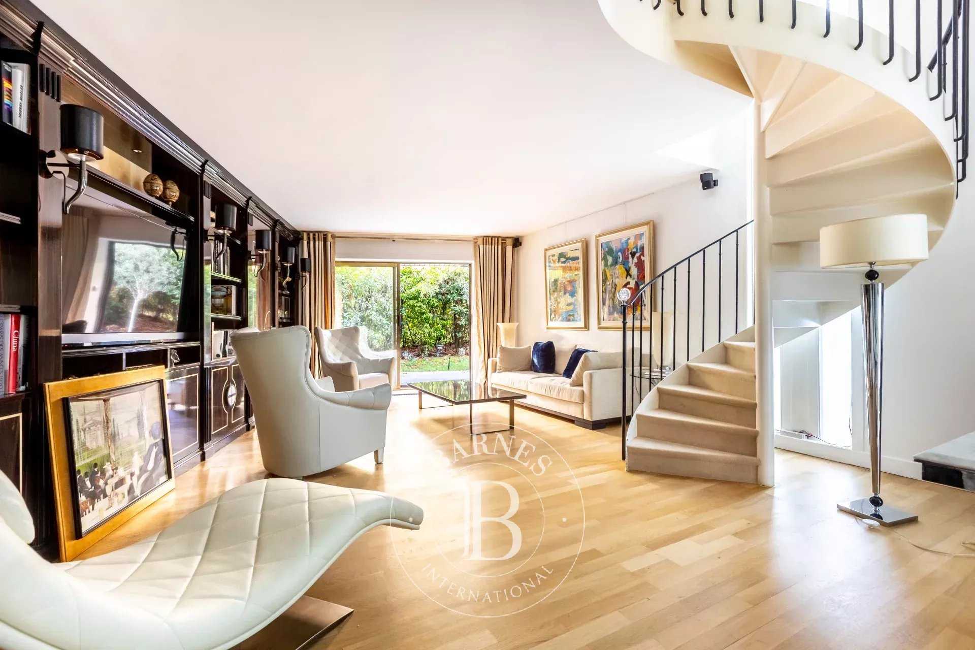 Neuilly-sur-Seine  - Apartment 3 Bedrooms