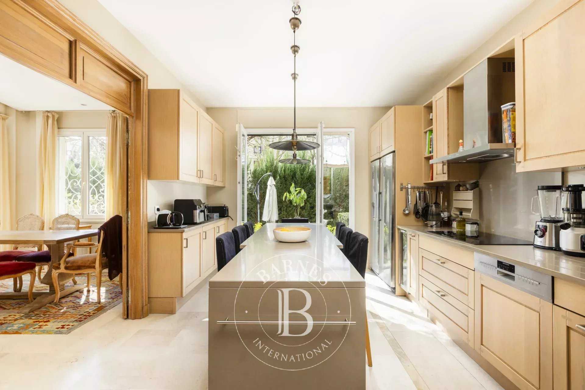 Neuilly-sur-Seine  - Appartement 7 Pi&egrave;ces 5 Chambres