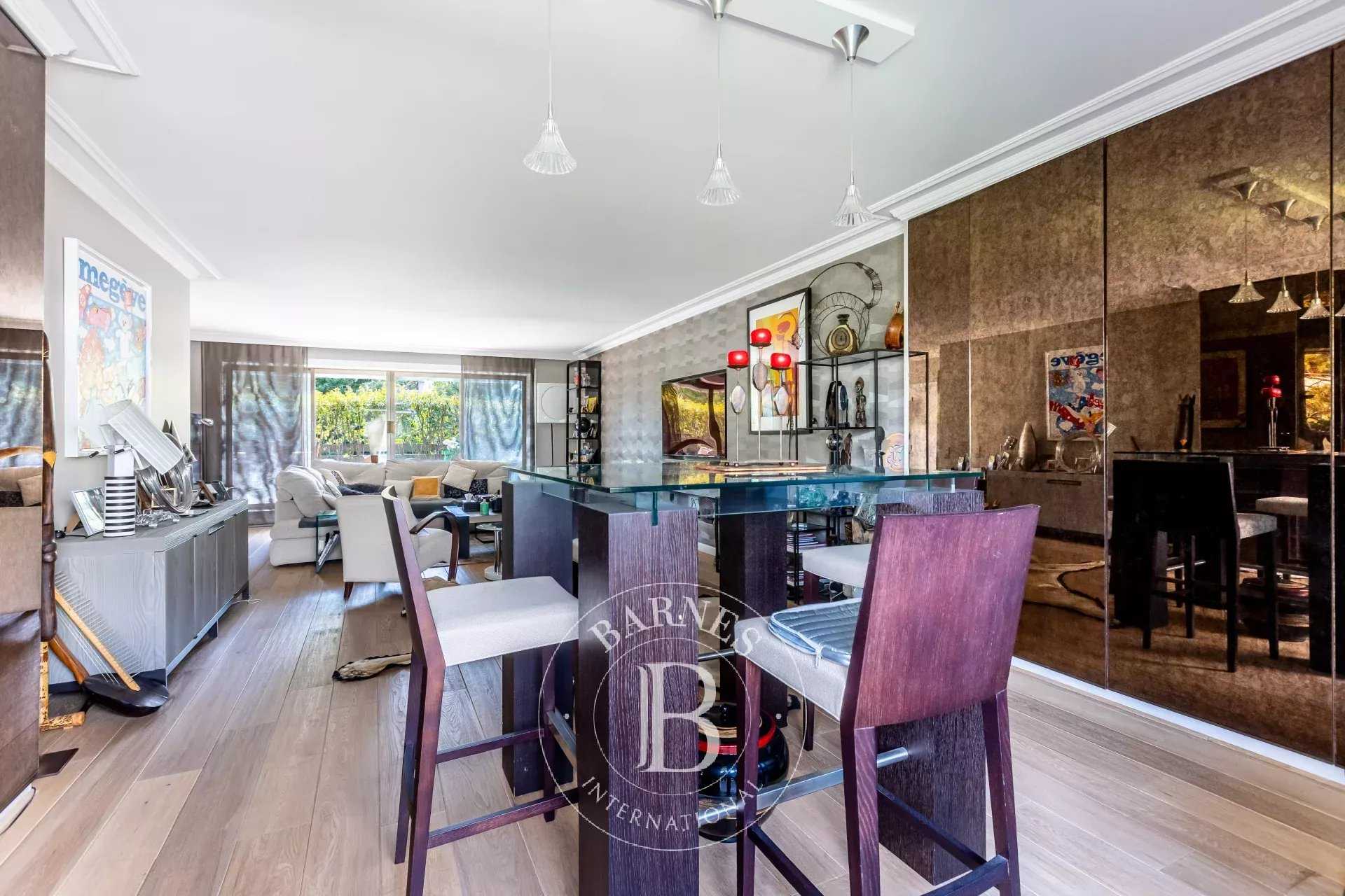 Neuilly-sur-Seine  - Appartement 5 Pi&egrave;ces 2 Chambres