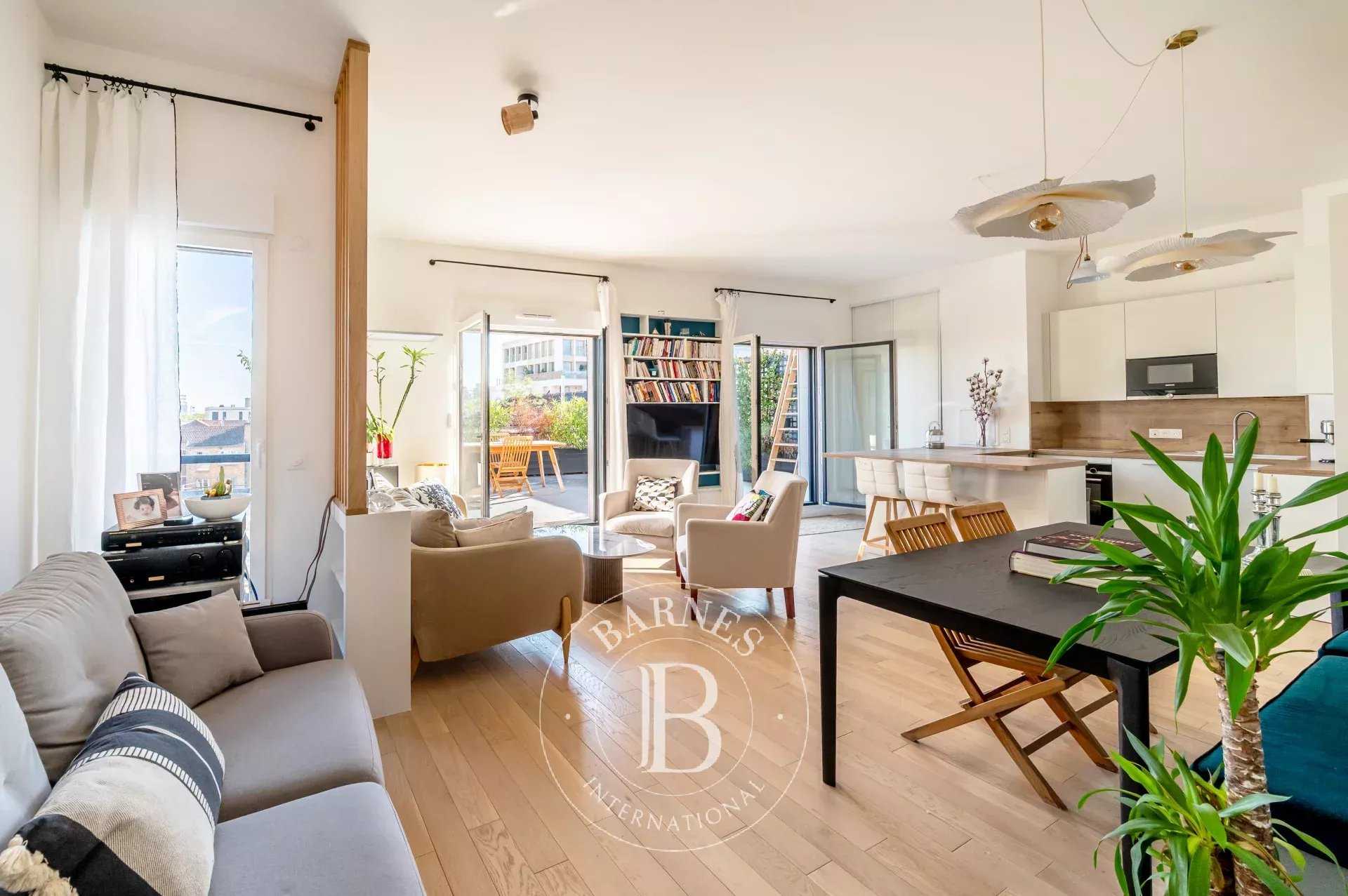 Clichy  - Appartement 5 Pièces 4 Chambres