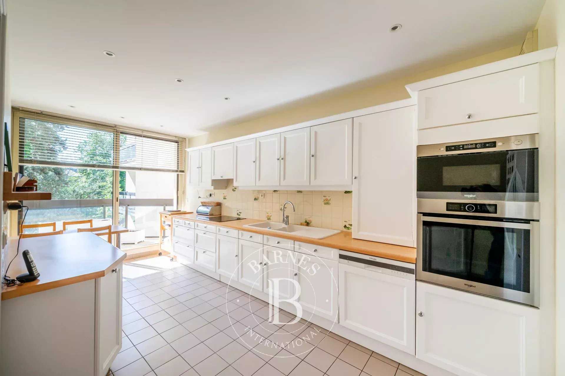 Neuilly-sur-Seine  - Appartement 6 Pi&egrave;ces 4 Chambres