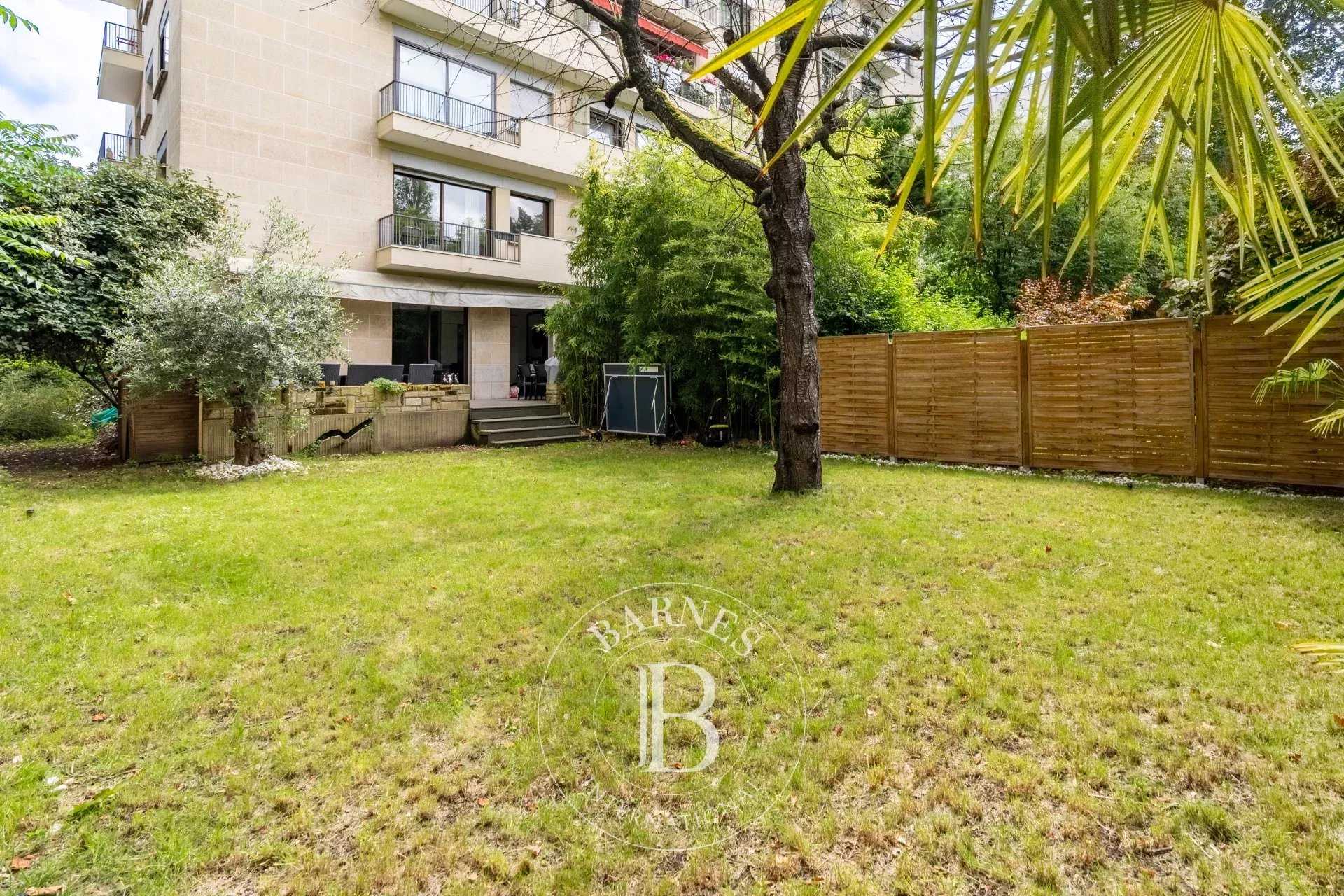 Appartement Neuilly-sur-Seine  -  ref 84936530 (picture 3)