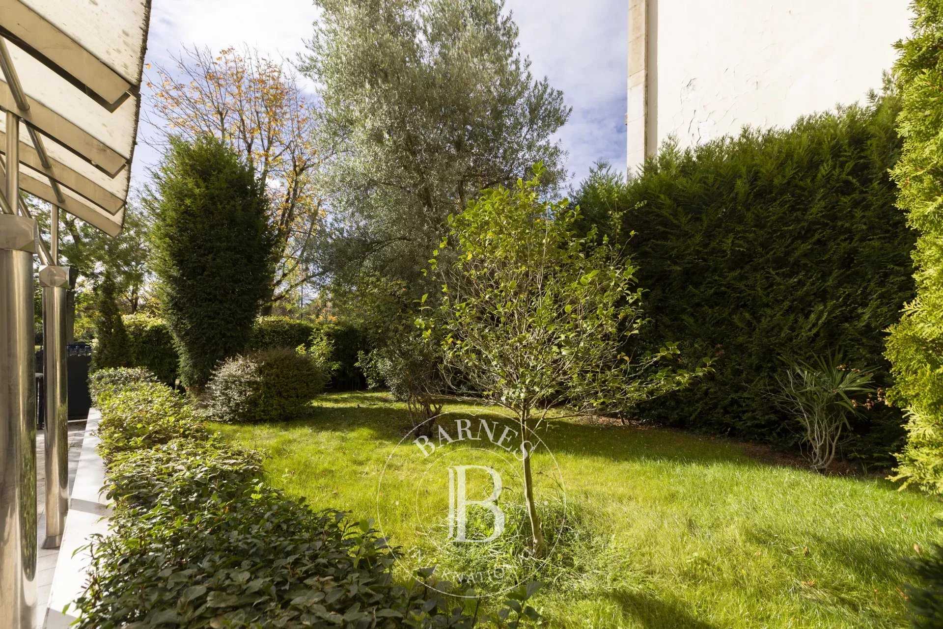 Hôtel particulier Neuilly-sur-Seine  -  ref 86461192 (picture 2)