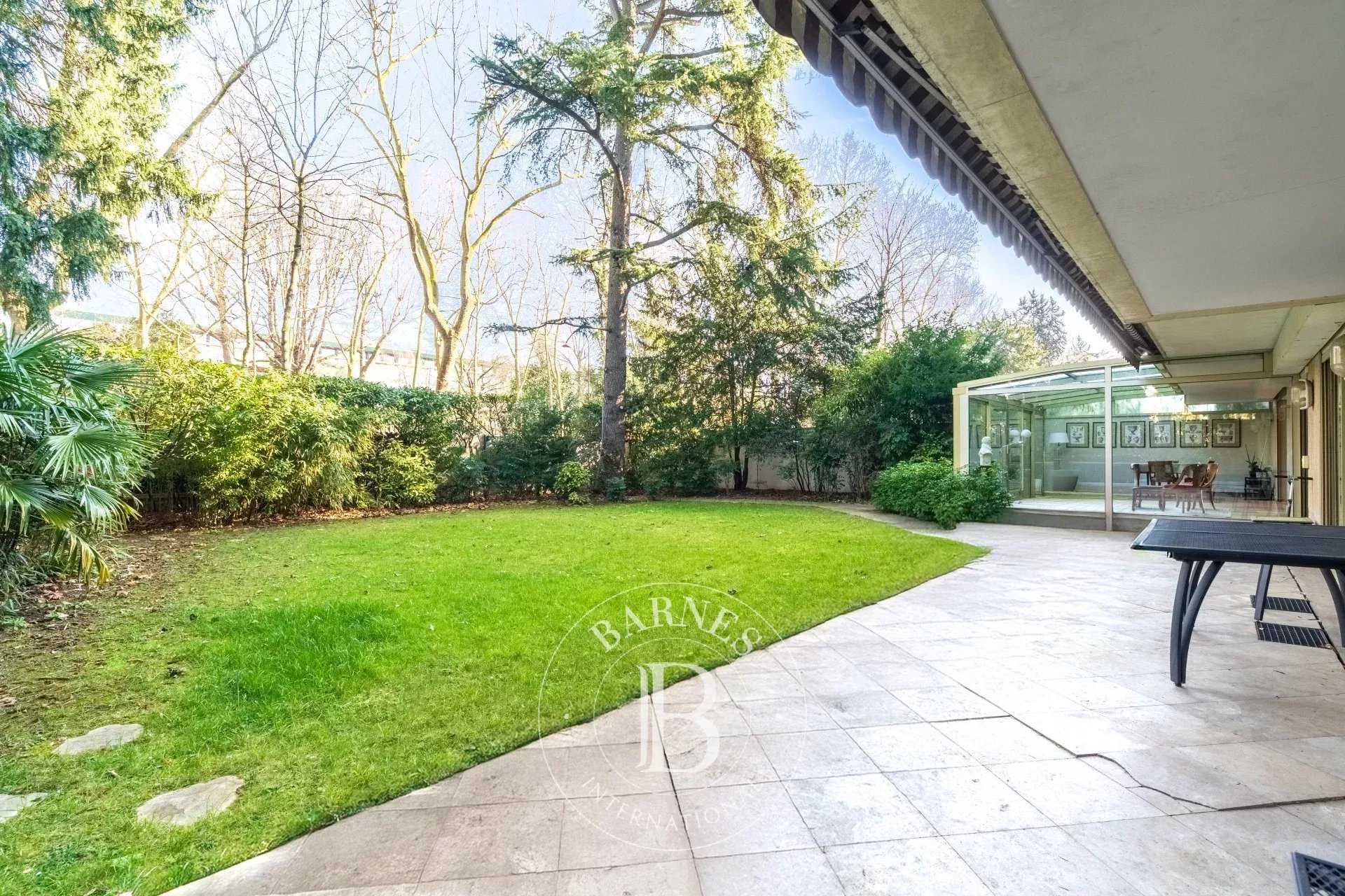 Appartement Neuilly-sur-Seine  -  ref 85645337 (picture 1)