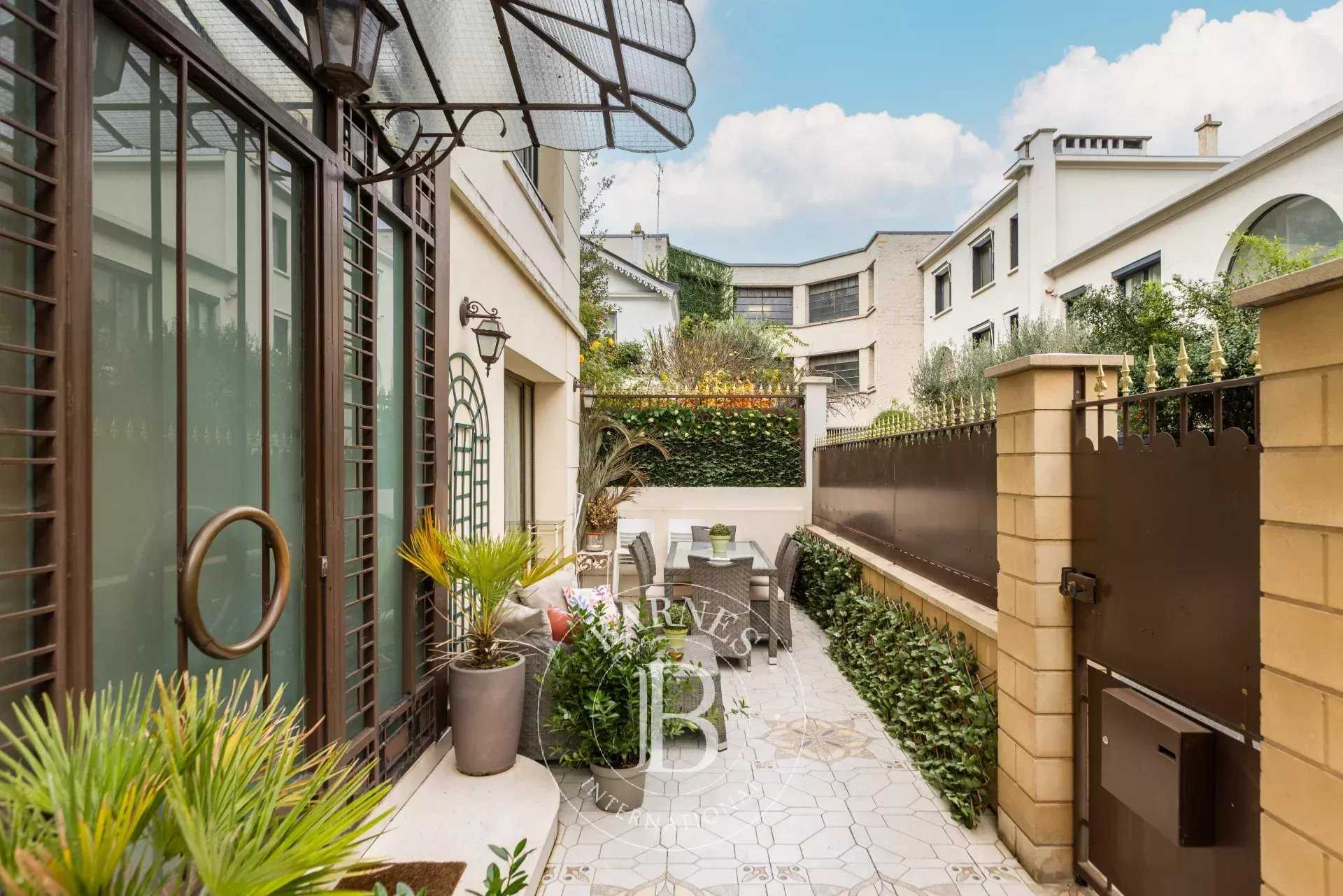 House Neuilly-sur-Seine  -  ref 86461735 (picture 1)