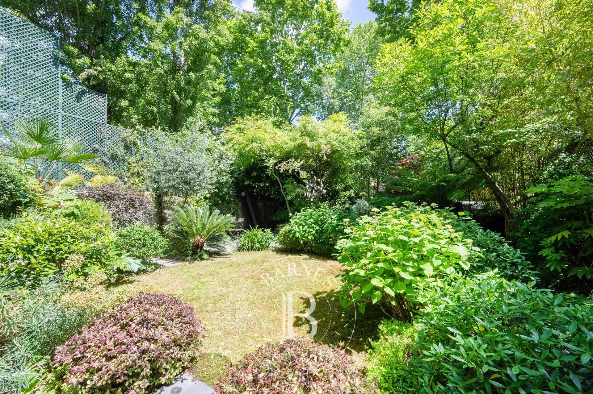 Maison Neuilly-sur-Seine  -  ref 85959427 (picture 2)