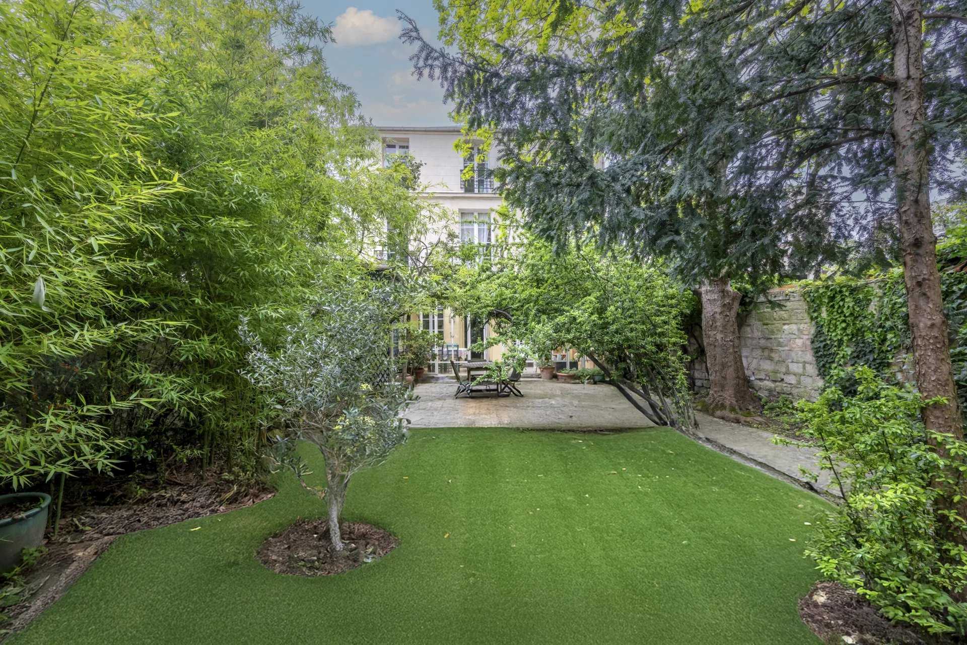 Maison Neuilly-sur-Seine  -  ref 85836889 (picture 1)