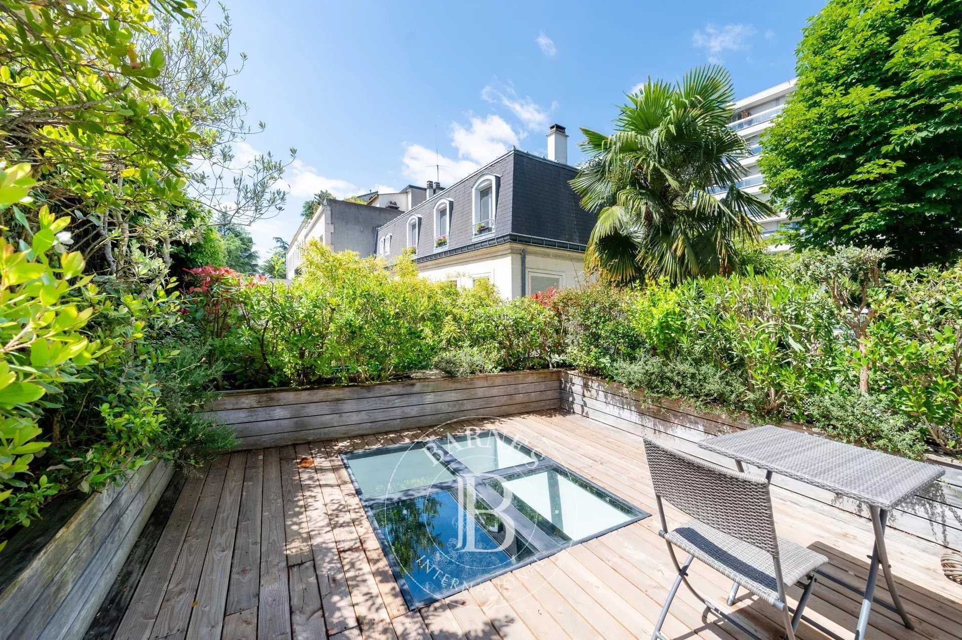 House Neuilly-sur-Seine  -  ref 85959427 (picture 2)
