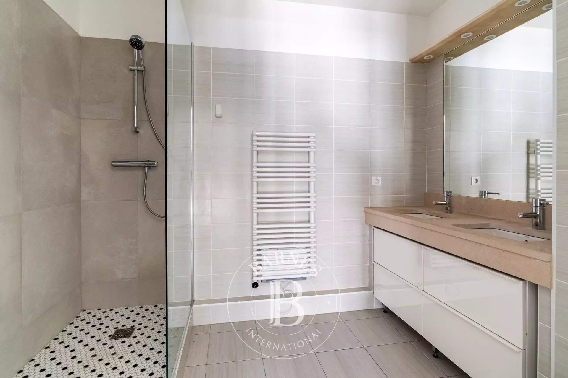 Levallois-Perret  - Appartement 5 Pièces 3 Chambres - picture 12