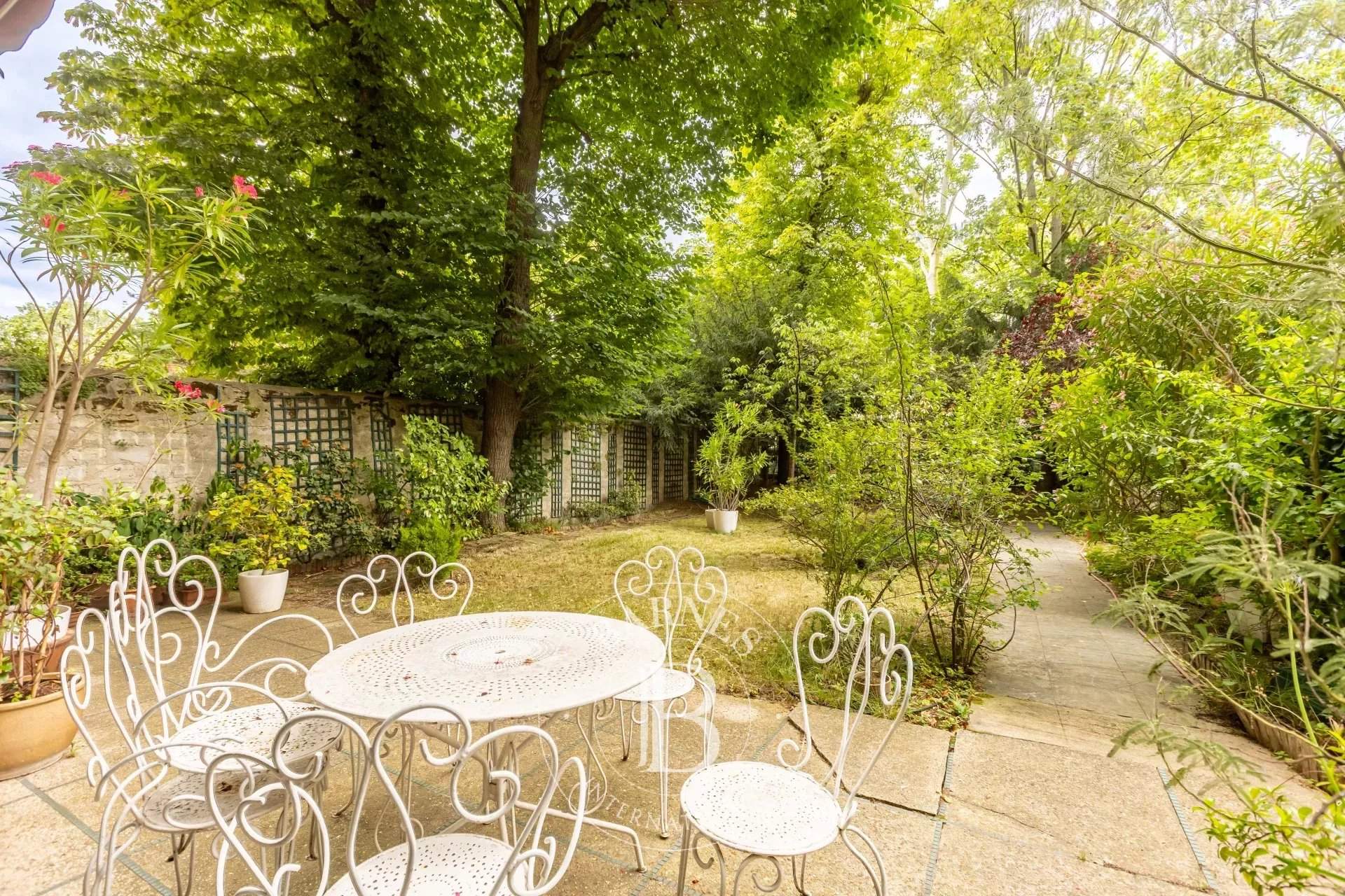 Neuilly-sur-Seine  - Apartment 3 Bedrooms - picture 1