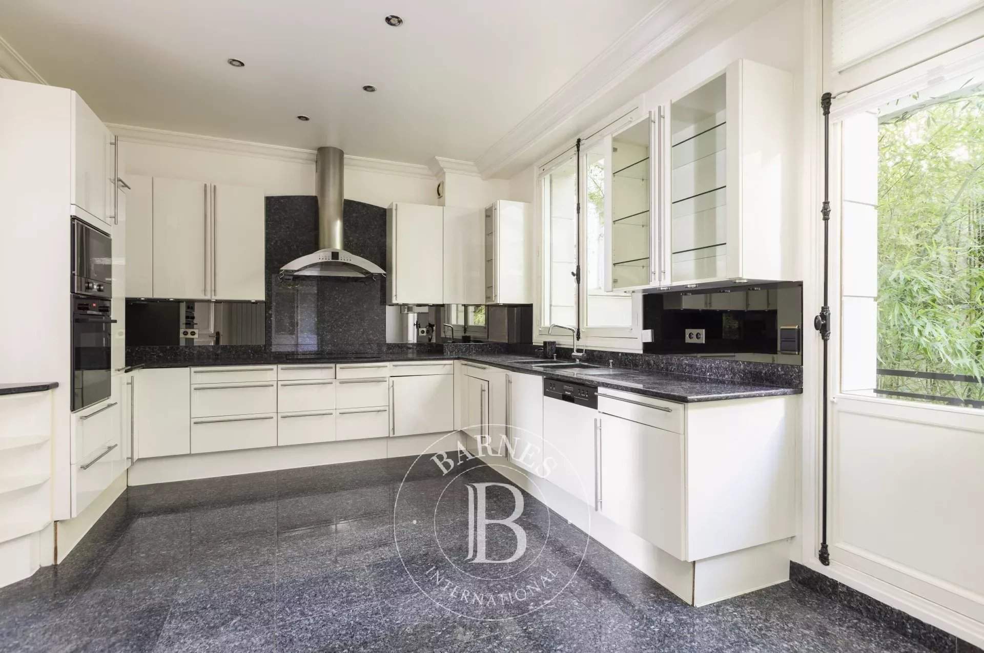 Neuilly-sur-Seine  - Mansion 4 Bedrooms - picture 11