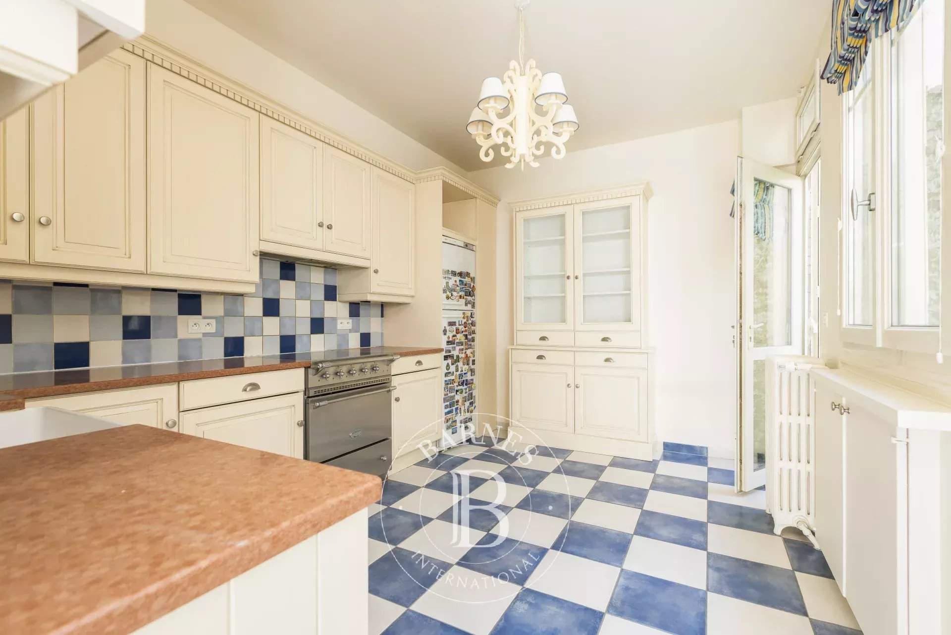 Neuilly-sur-Seine  - Mansion 4 Bedrooms - picture 11