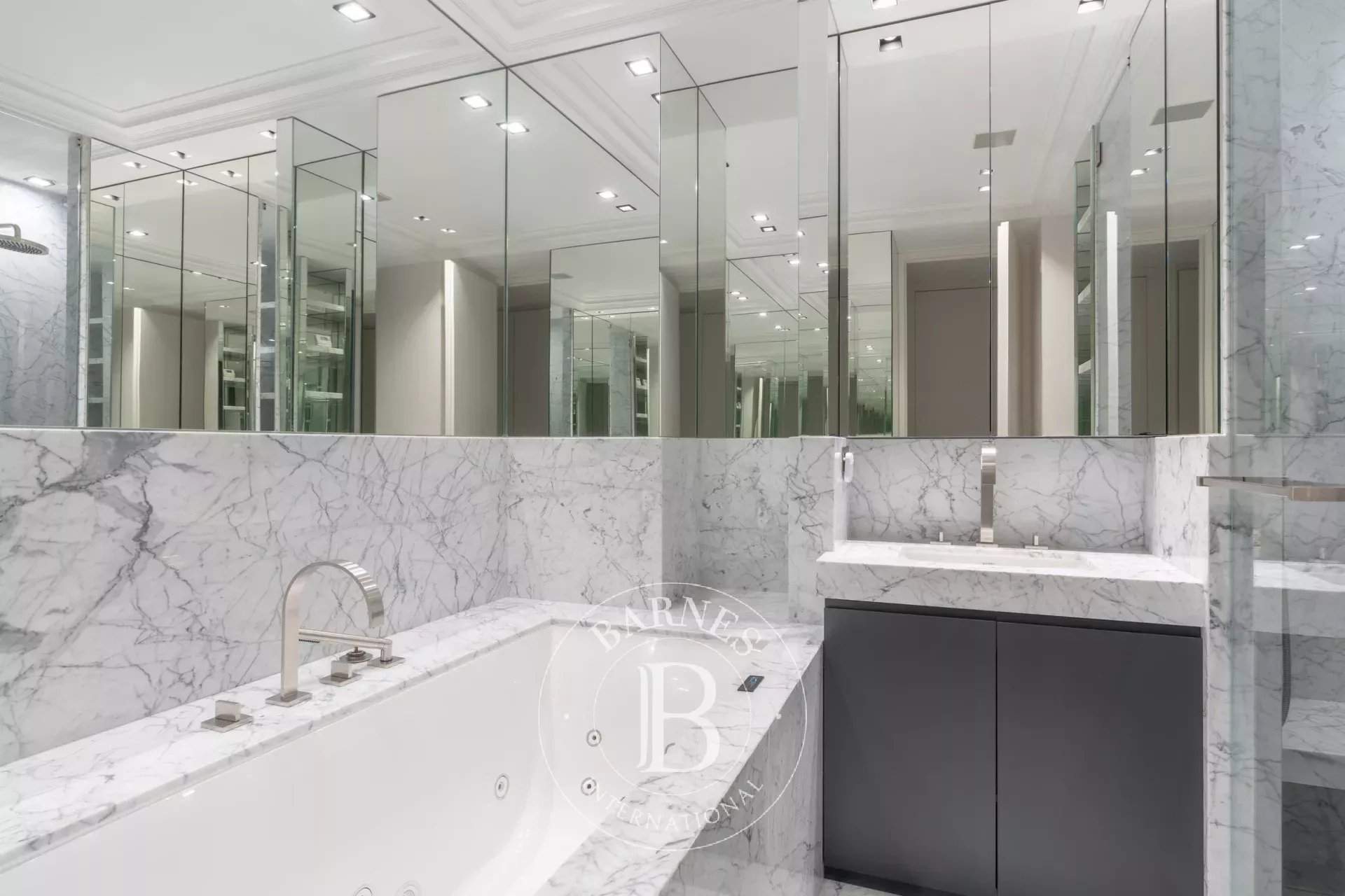 Neuilly-sur-Seine  - Piso 6 Cuartos 4 Habitaciones - picture 19