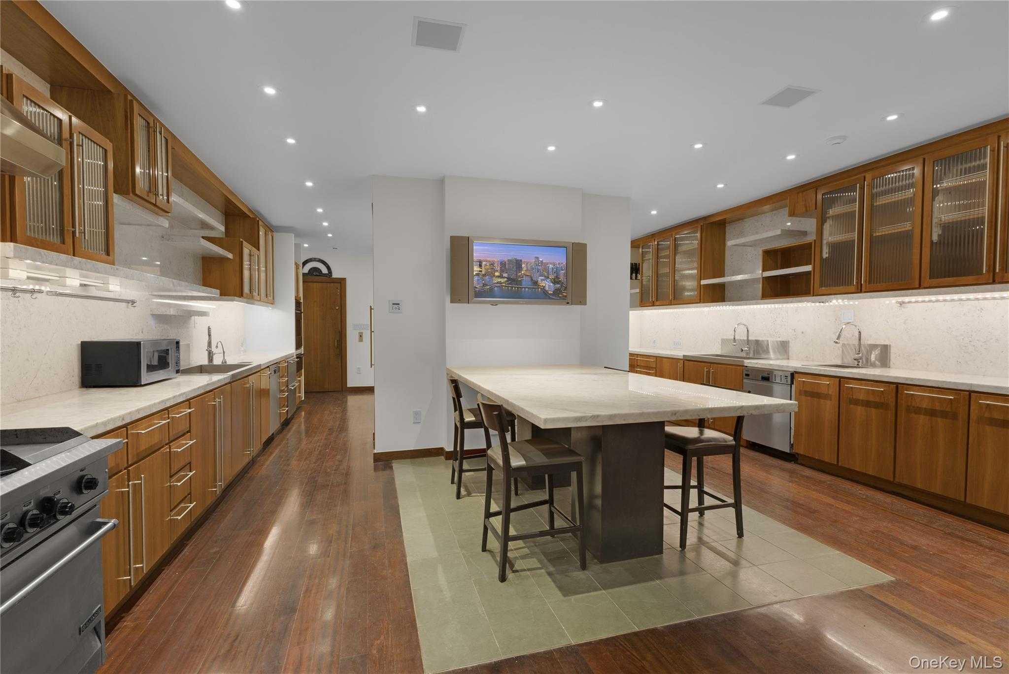 New York  - House 5 Bedrooms