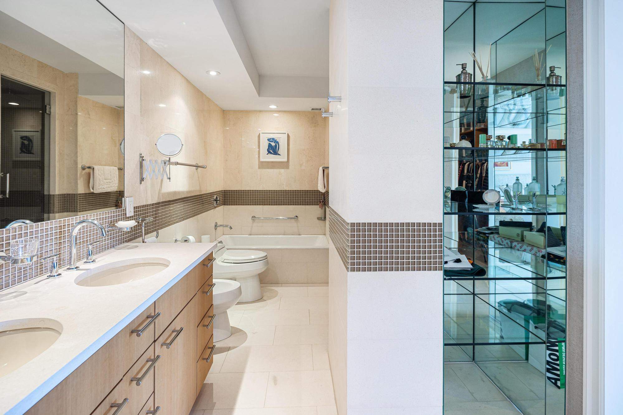 New York  - House 3 Bedrooms - picture 8