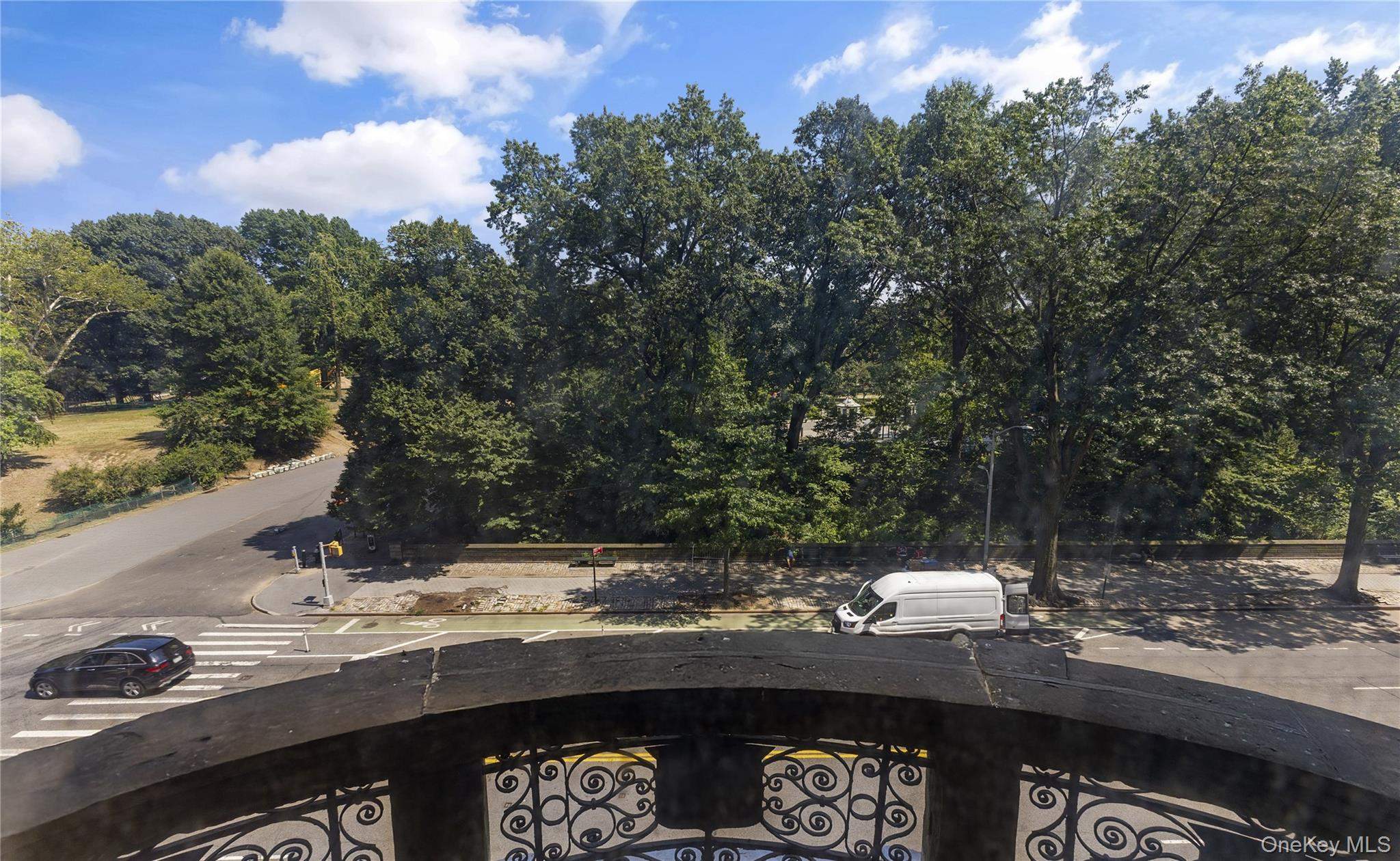 New York  - House 5 Bedrooms - picture 11