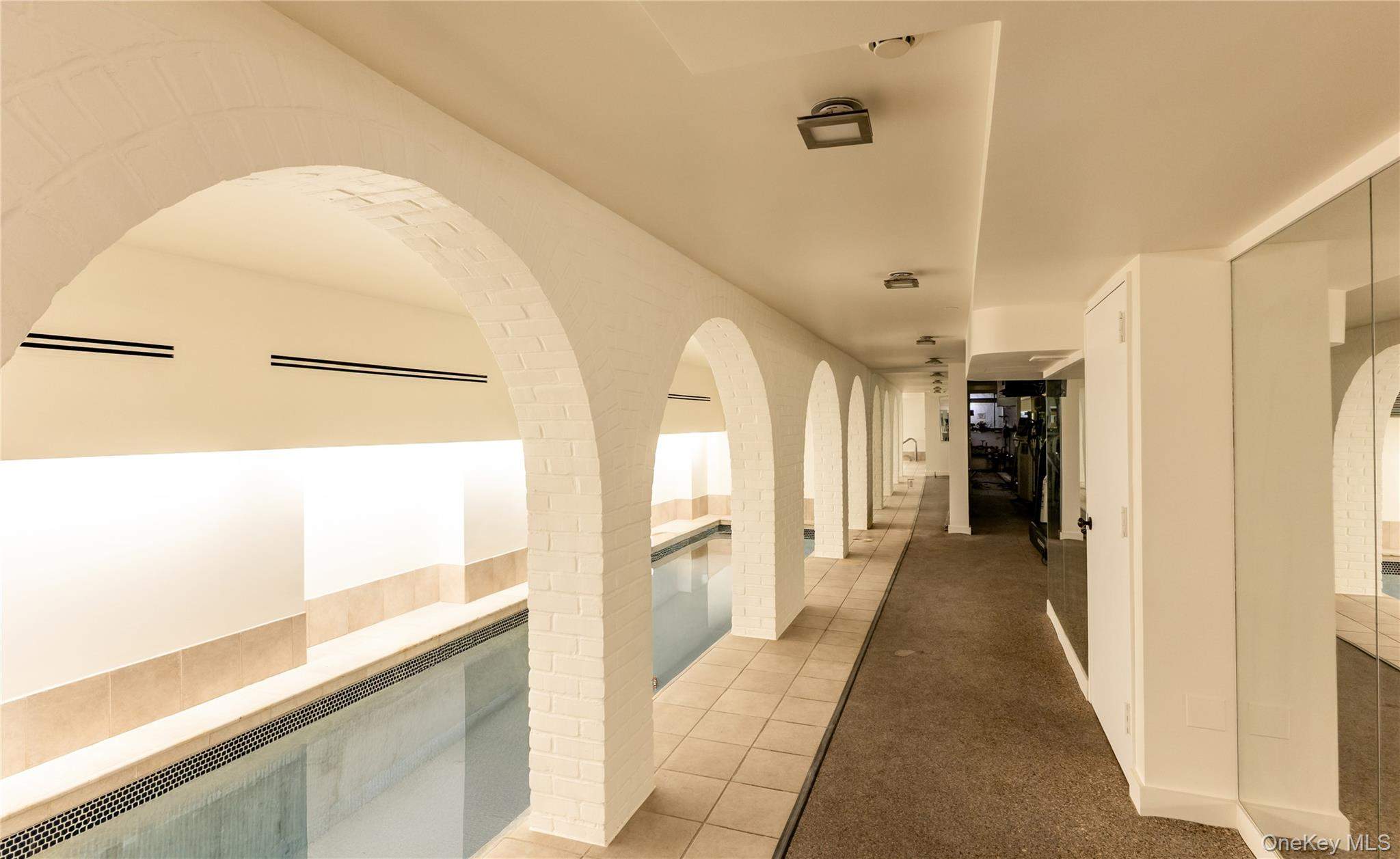 New York  - House 5 Bedrooms - picture 14