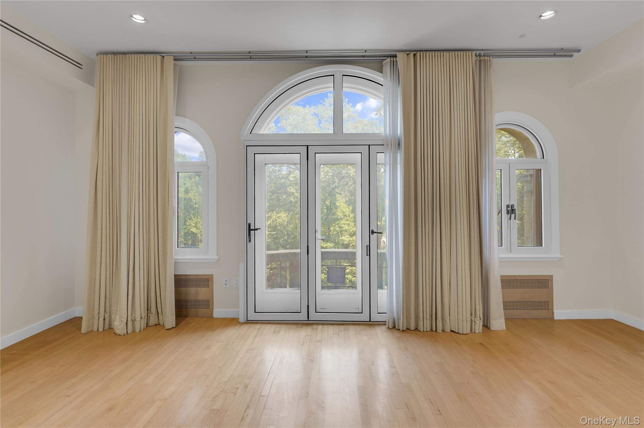 New York  - House 5 Bedrooms - picture 9