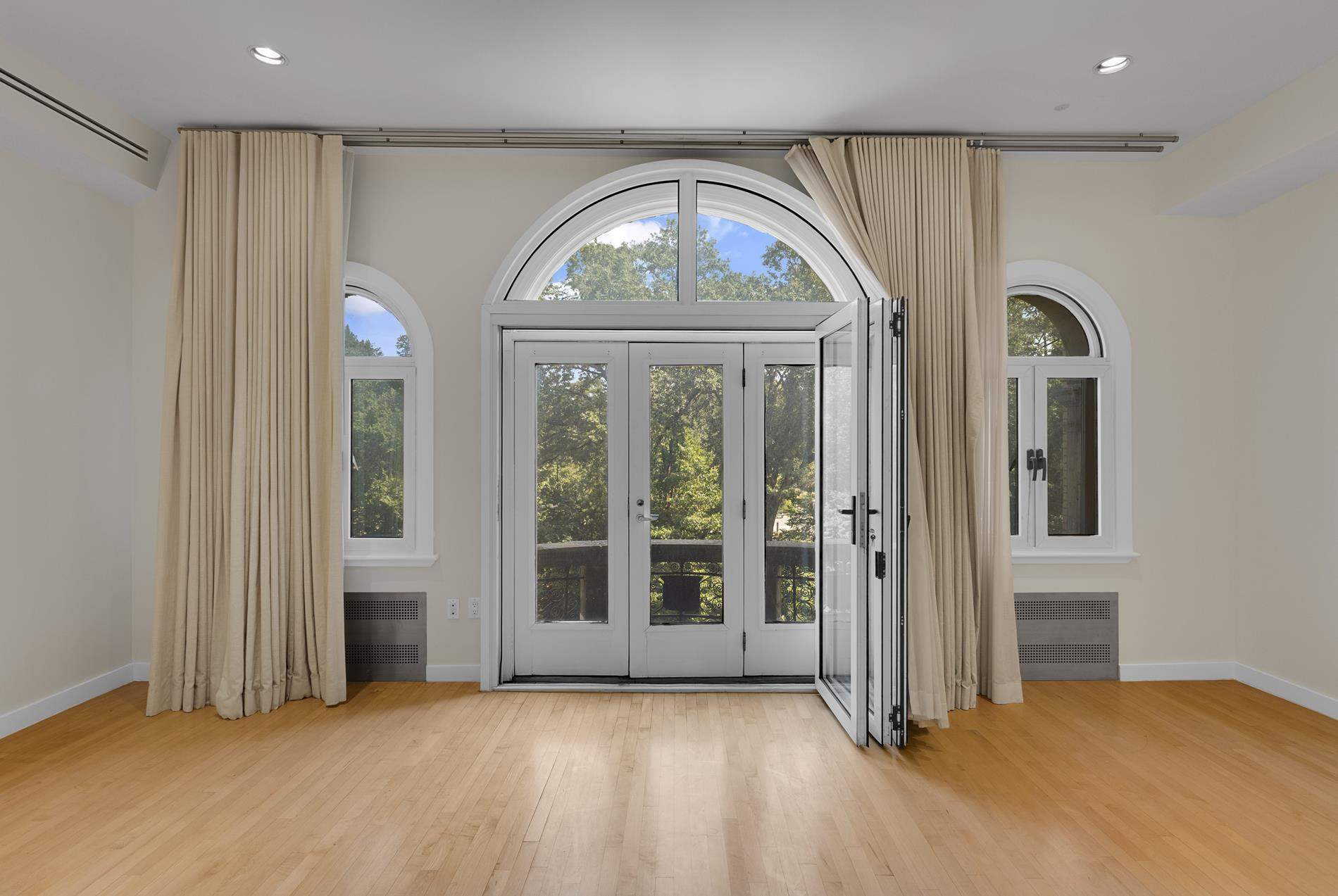 New York  - House 5 Bedrooms - picture 10