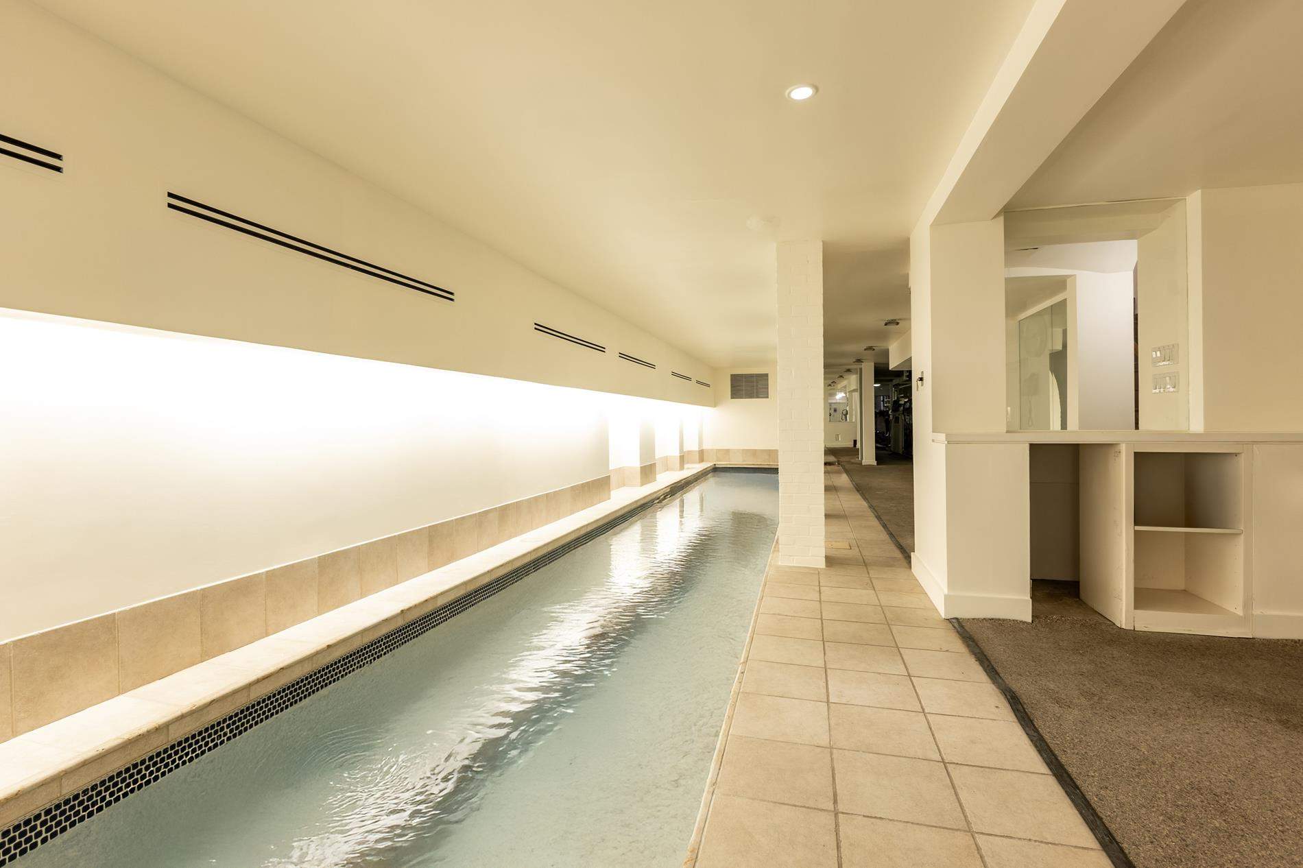 New York  - House 5 Bedrooms - picture 13