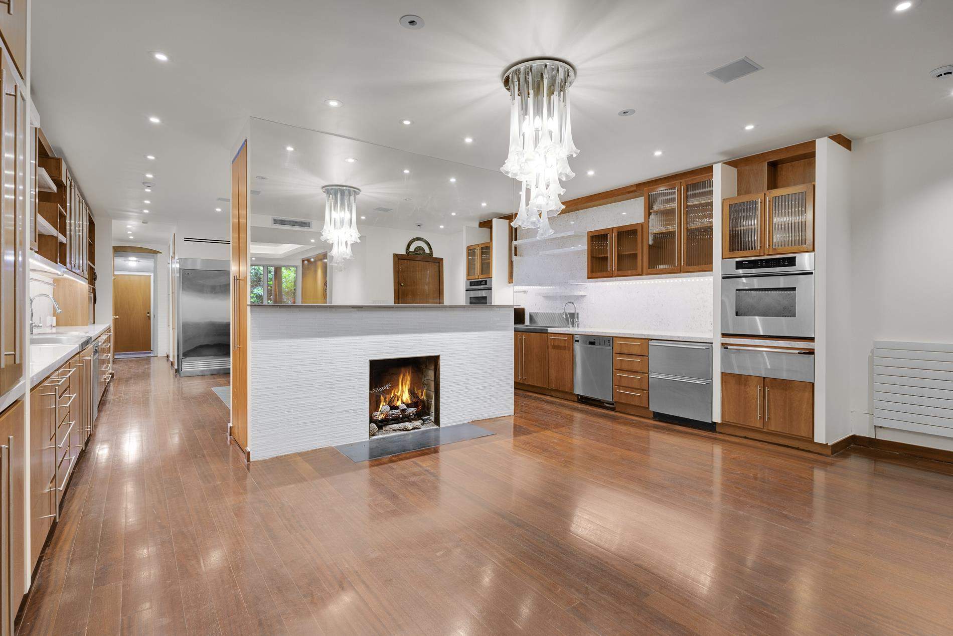 New York  - House 5 Bedrooms - picture 8